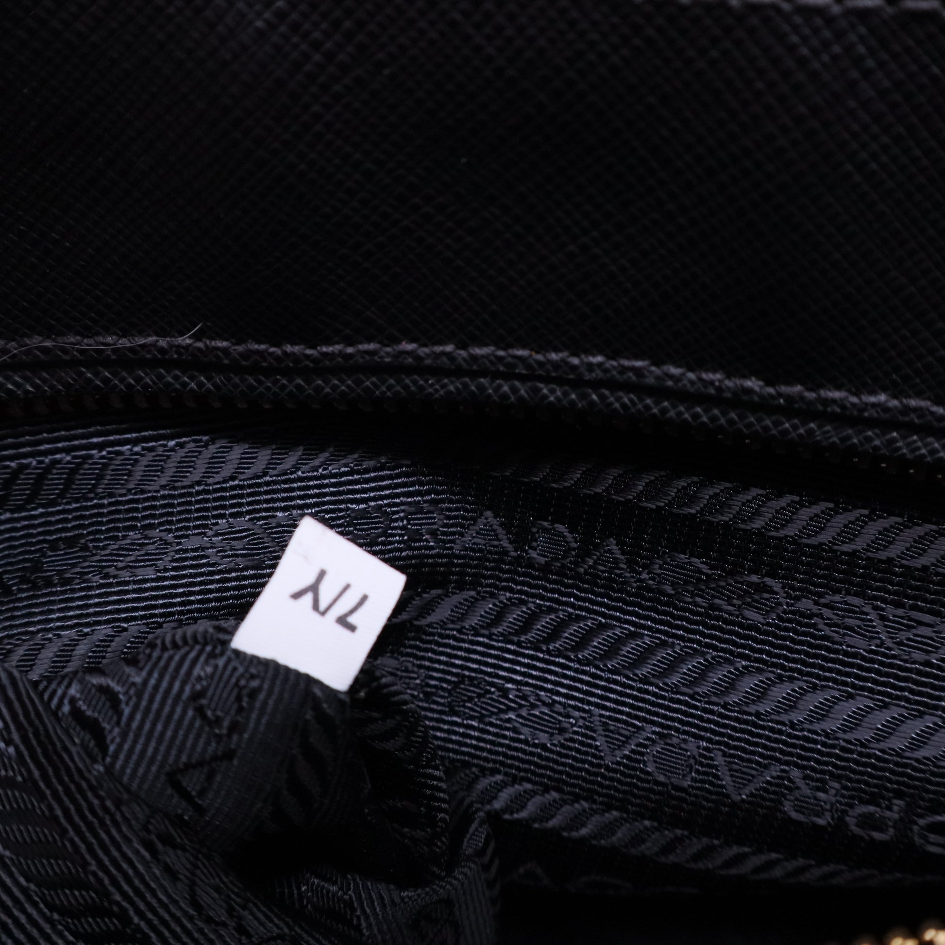 Saffiano Lux Medium Galleria Double Zip Black B20192