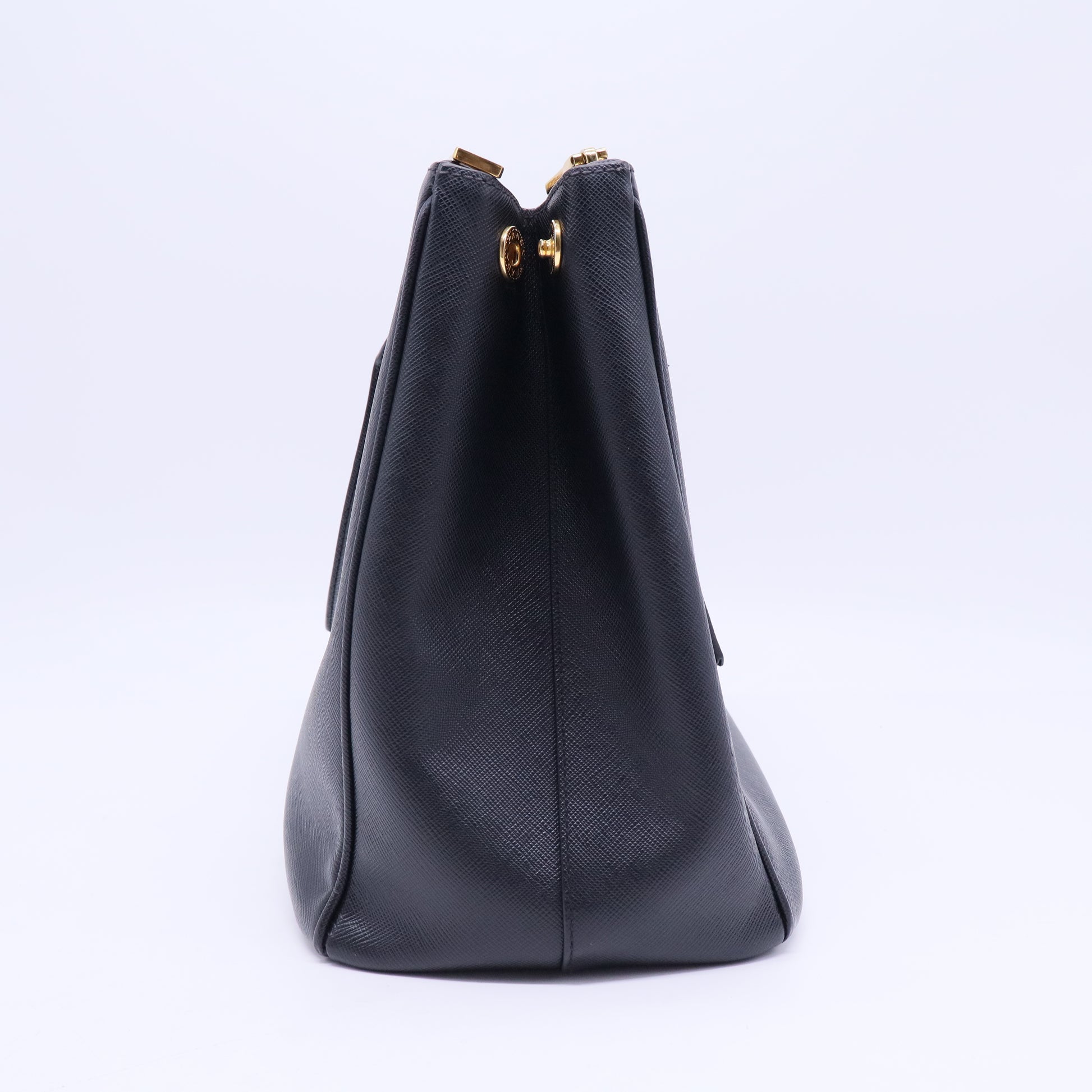 Saffiano Lux Medium Galleria Double Zip Black B20192