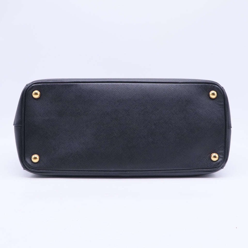 Saffiano Lux Medium Galleria Double Zip Black B20192
