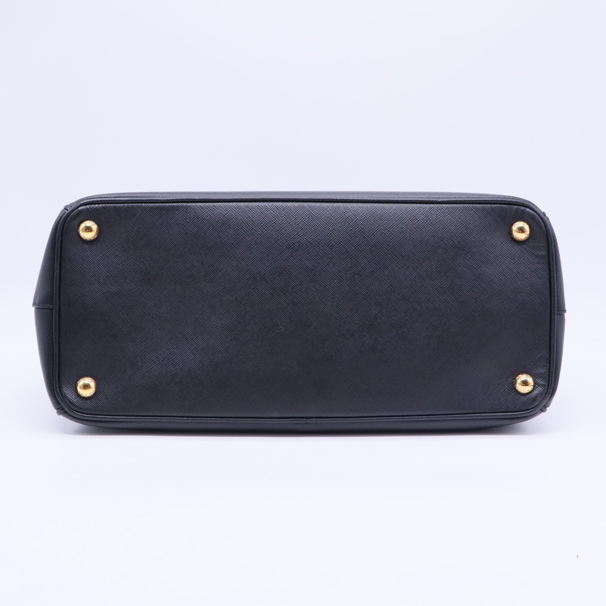 Saffiano Lux Medium Galleria Double Zip Black B20192