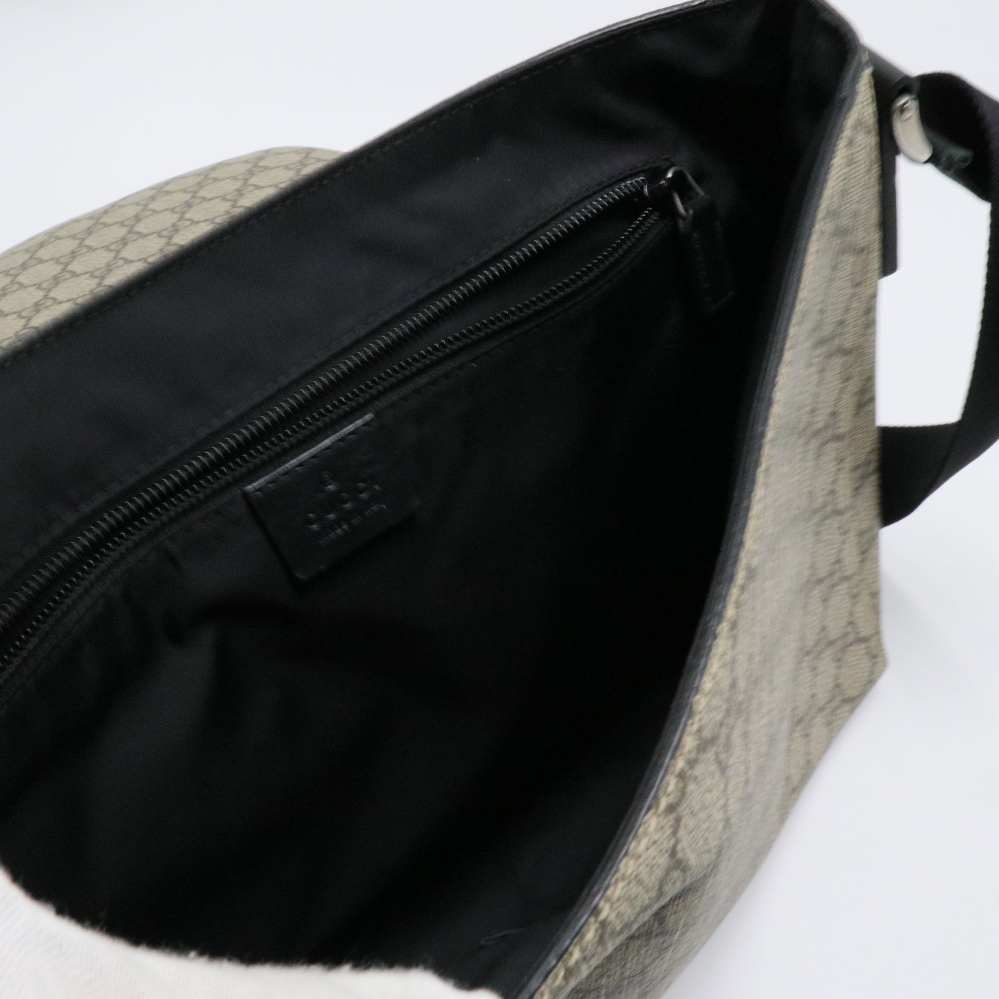 GG Supreme Web Messenger Bag