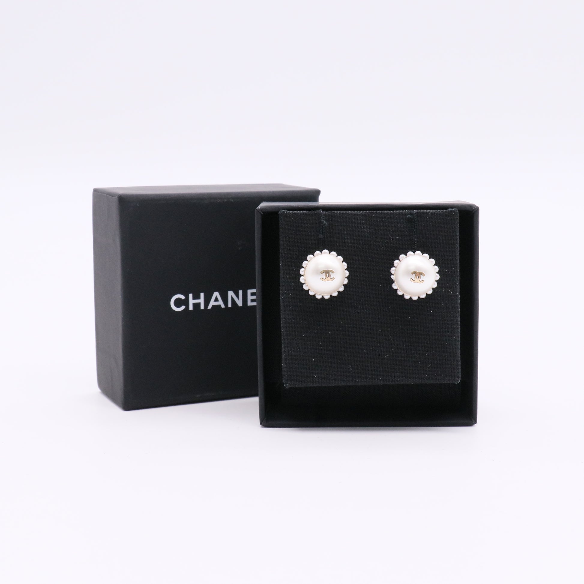 Chanel Round Pearl Crystal CC Stud Earrings - Gold twins