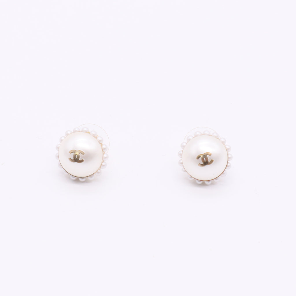 Chanel Round Pearl Crystal CC Stud Earrings - Gold twins