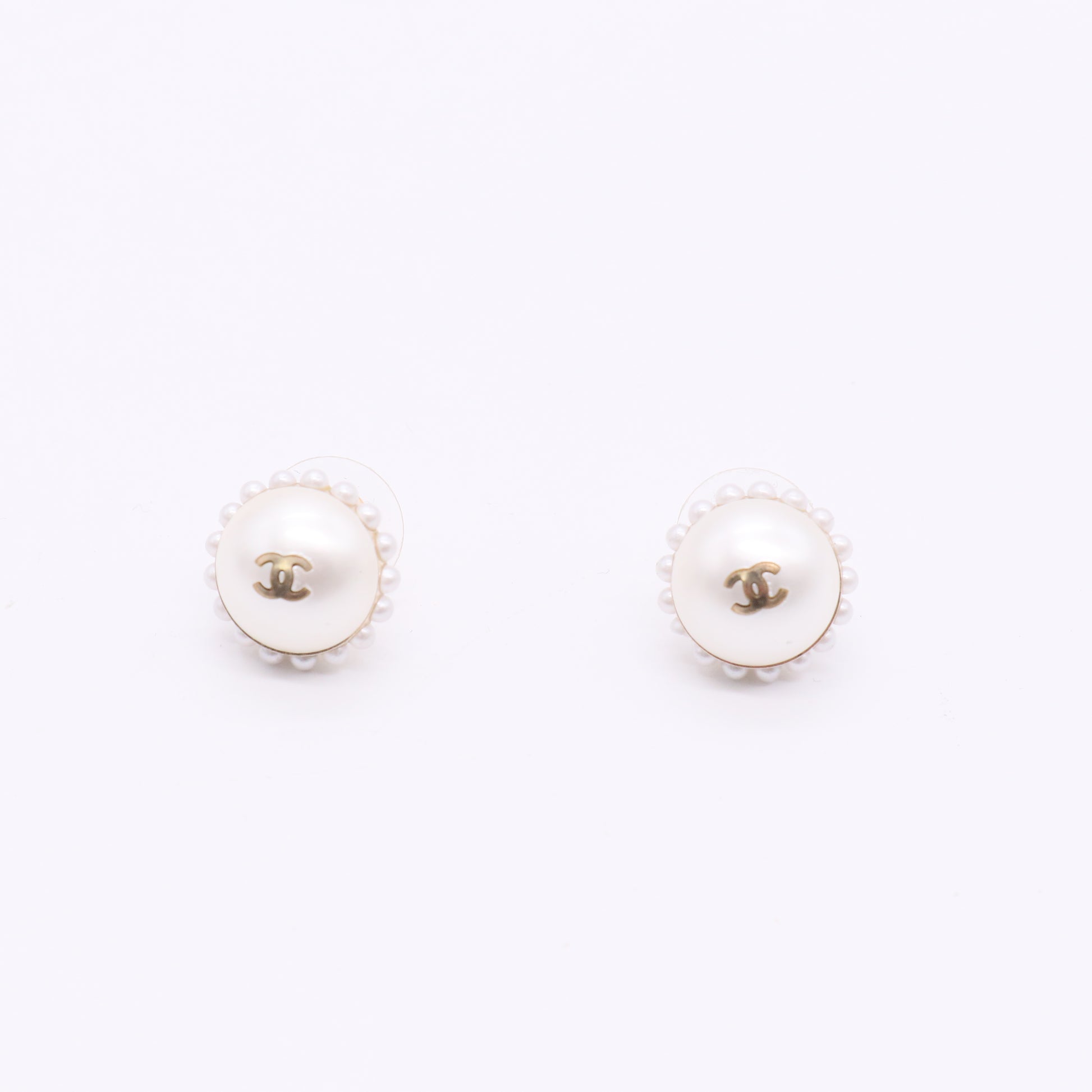 Chanel Round Pearl Crystal CC Stud Earrings - Gold twins