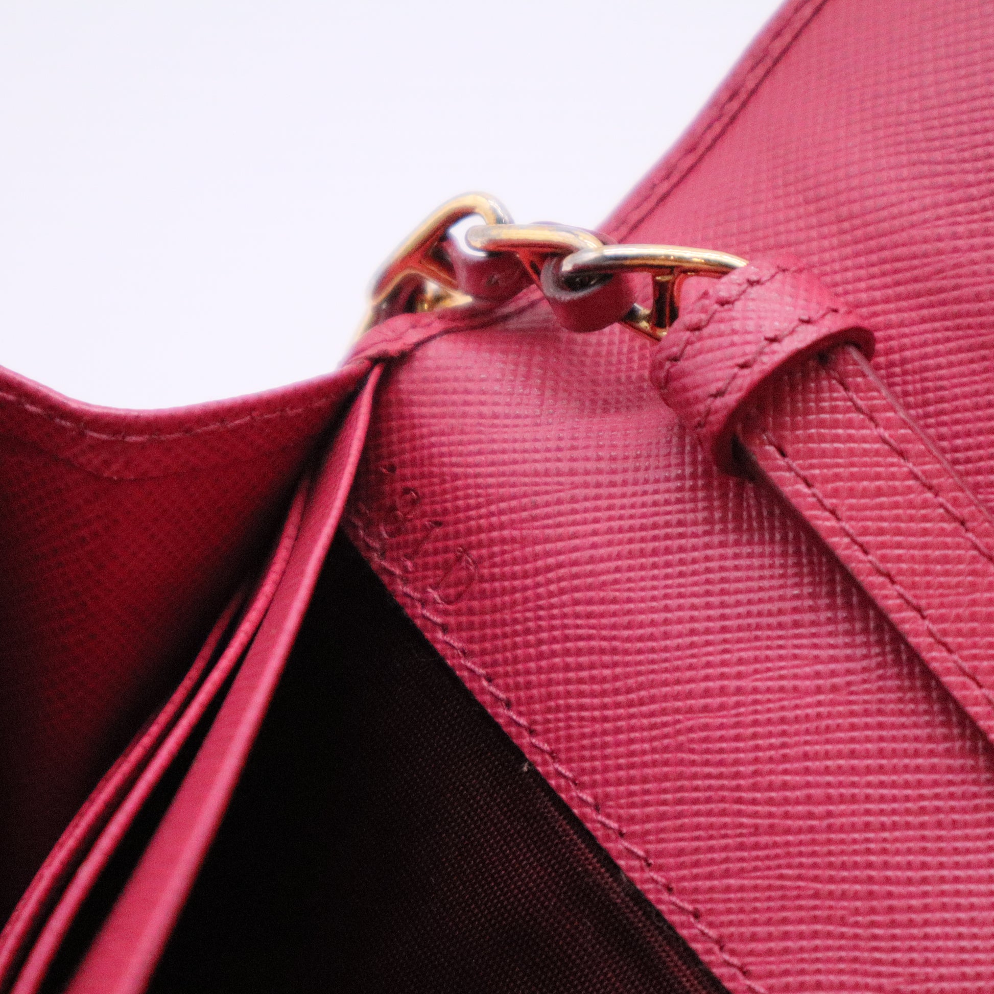 Wallet on Chain Saffiano Leather