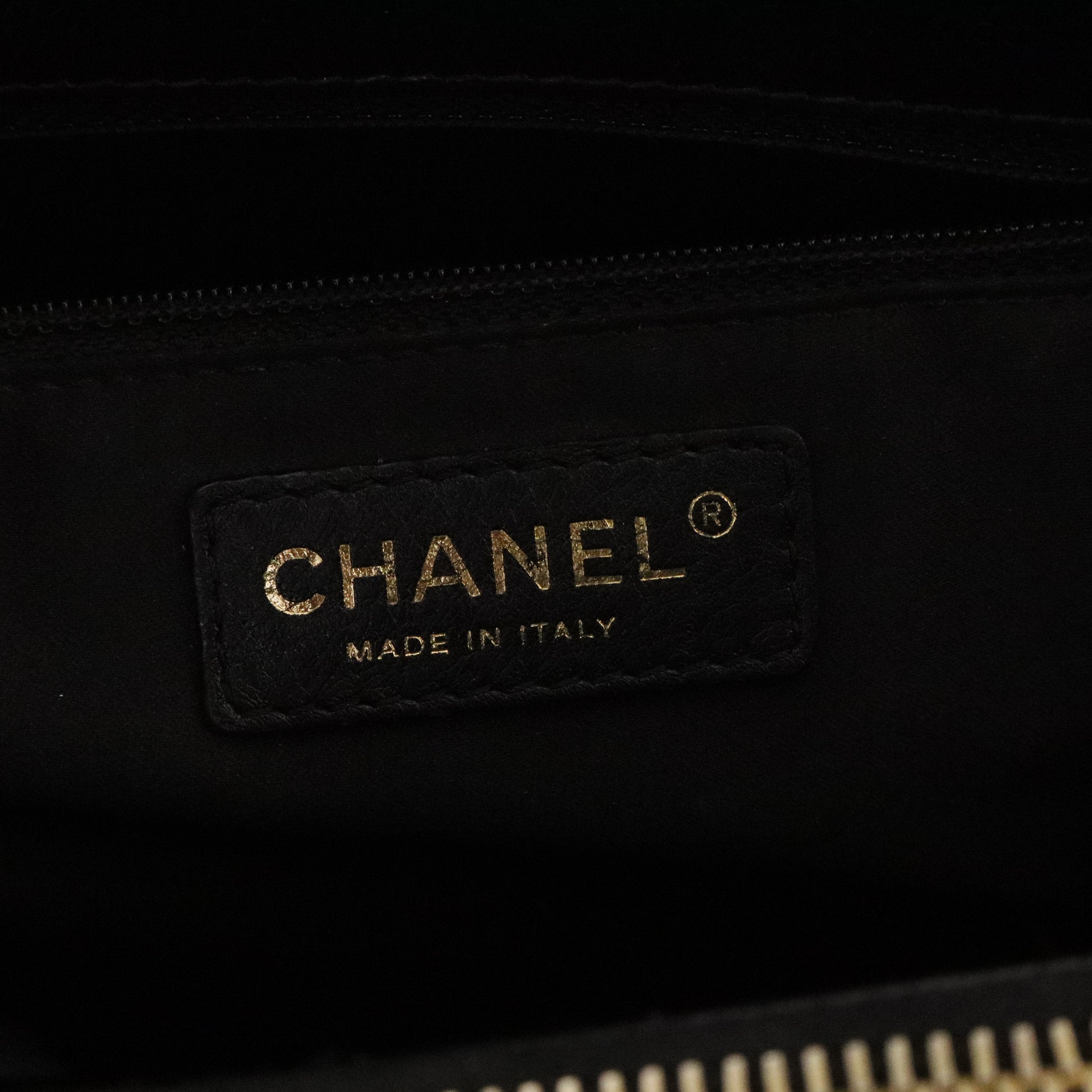 Grand Shopping Tote Quilted Caviar