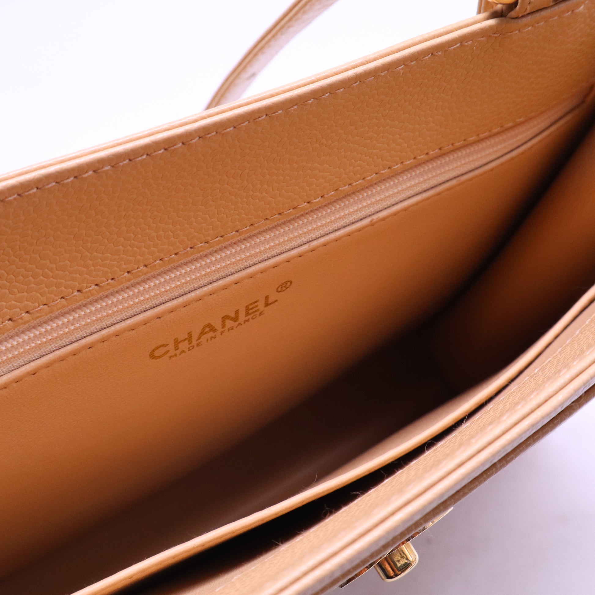 Vintage CC Lock Pocket Tote Caviar B21085