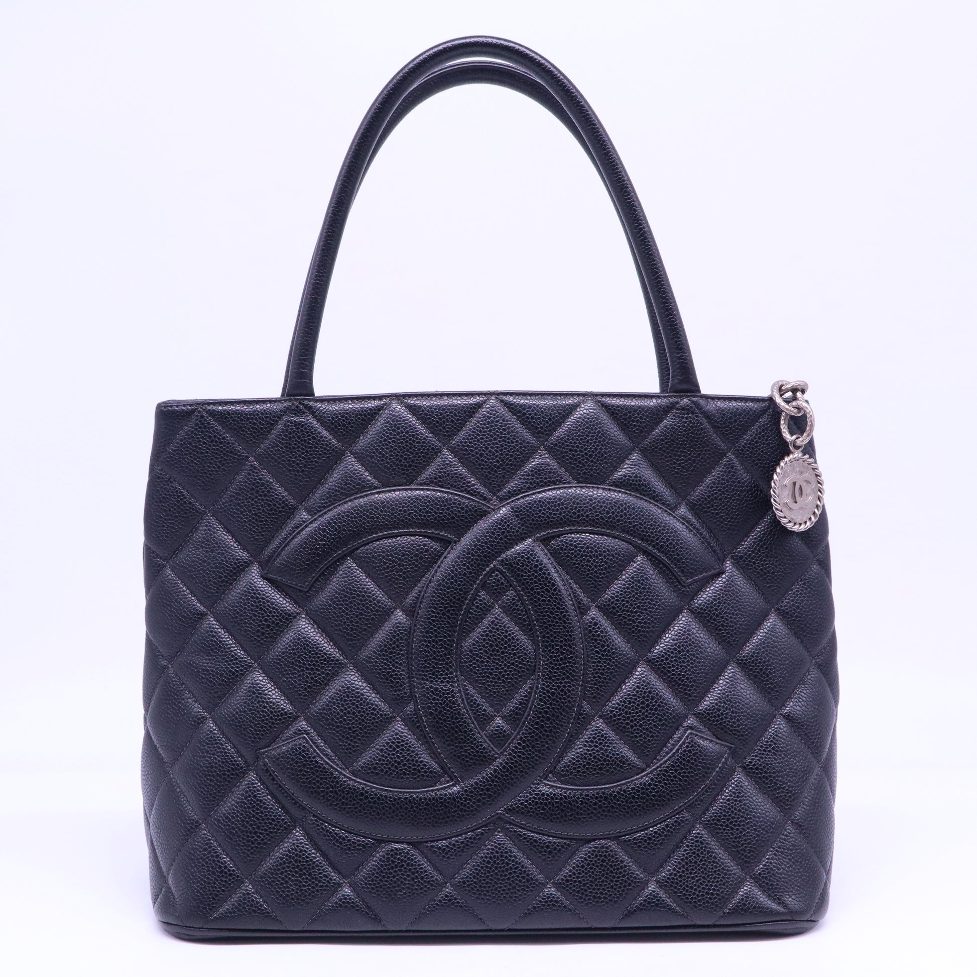 Caviar Medallion Tote Black B21032