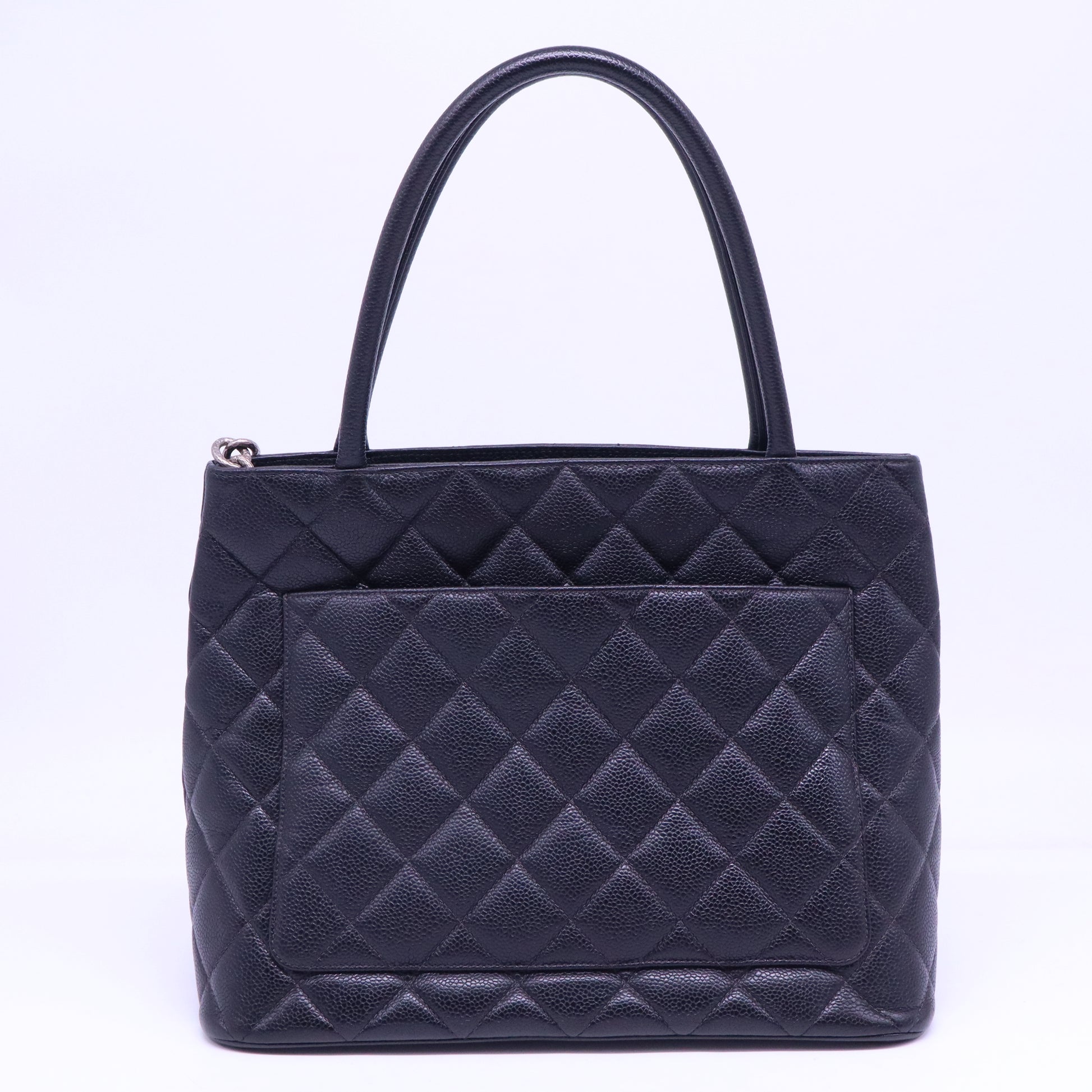 Caviar Medallion Tote Black B21032