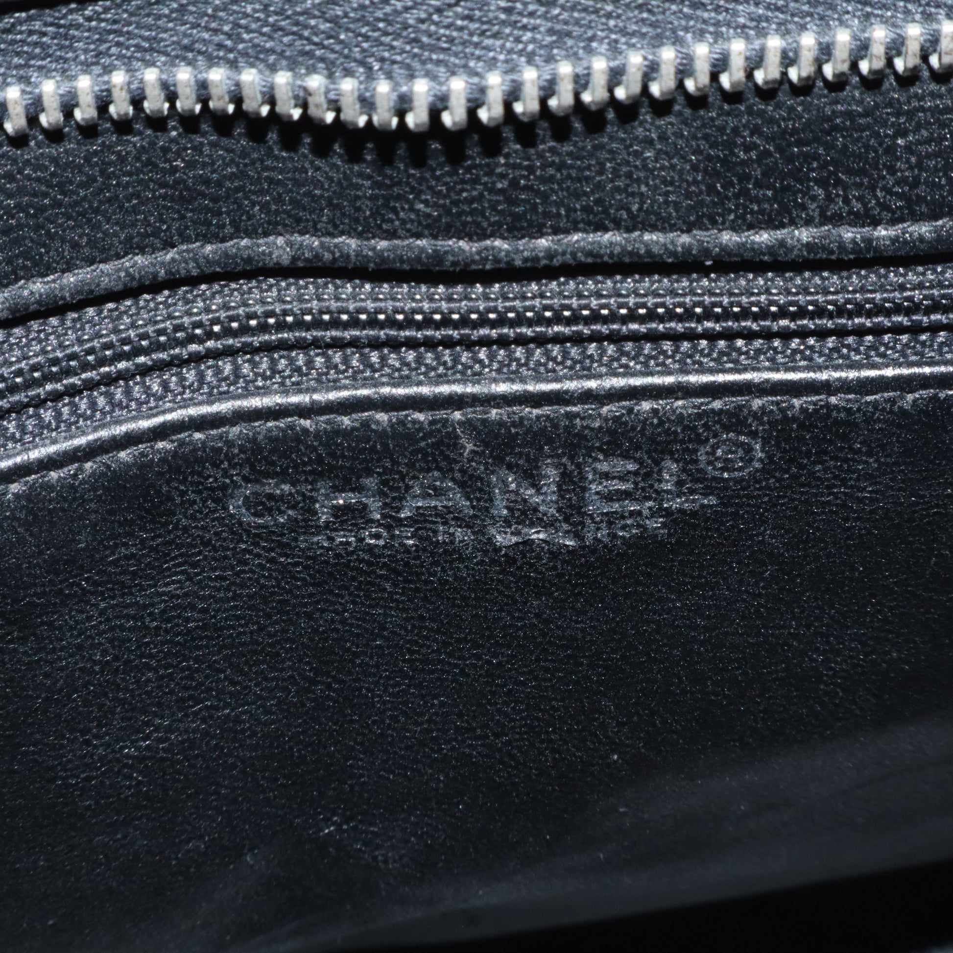 Caviar Medallion Tote Black B21032