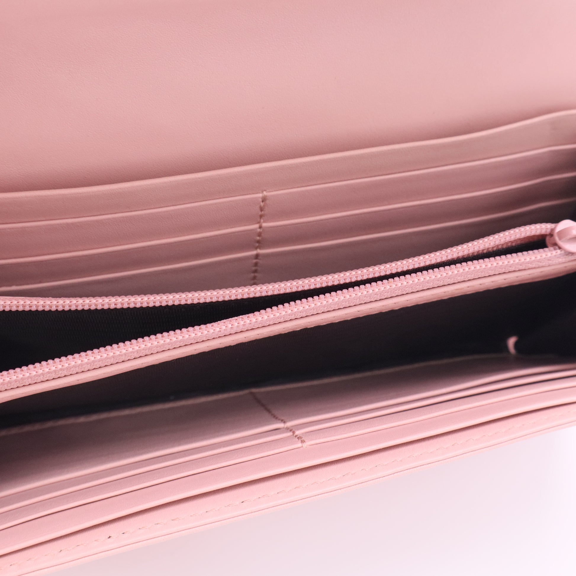 GUCCI Authentic GG Marmont Dusty Pink Leather Continental Flap Wallet with Gold-Tone Hardware Quilted Chevron Pattern twins