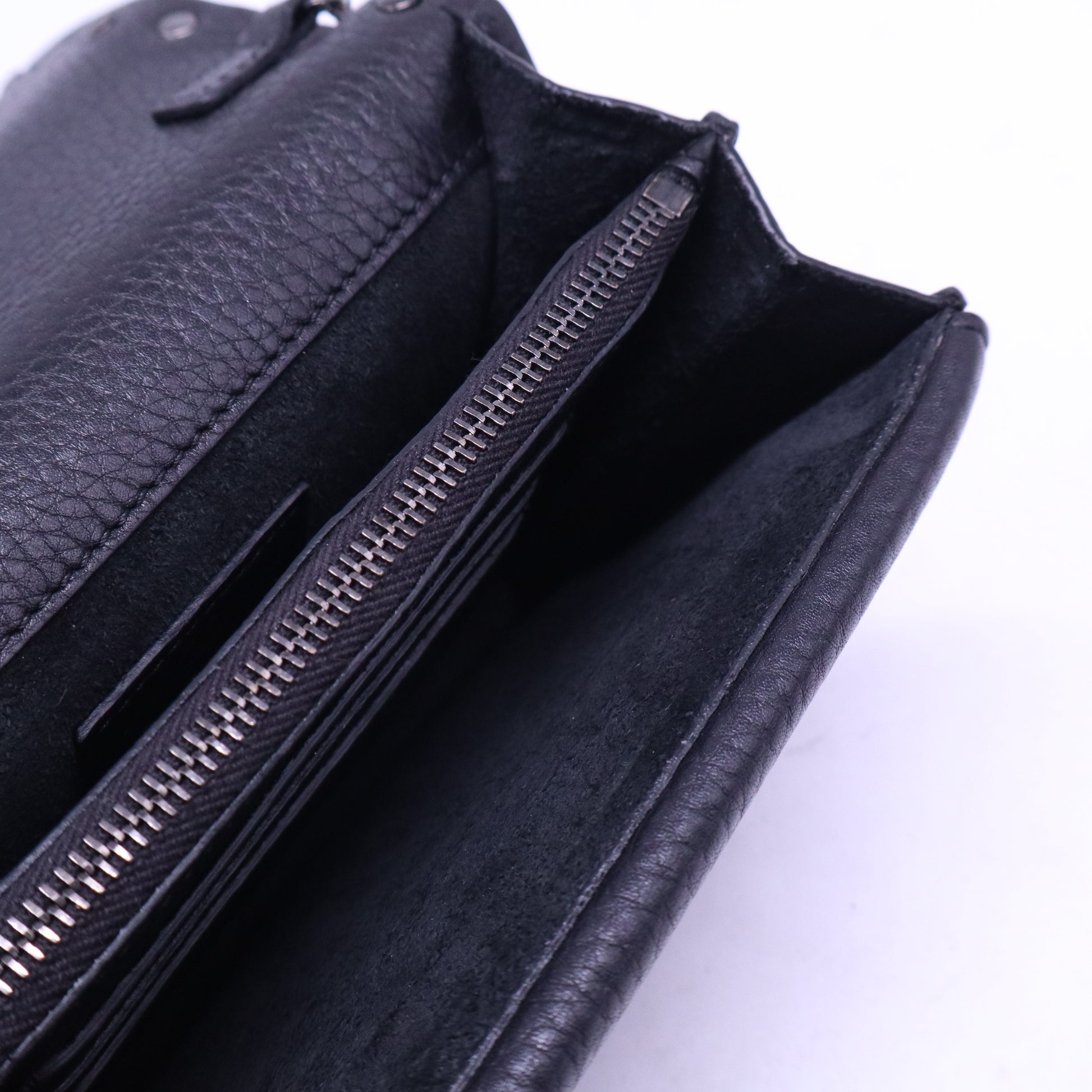 Valentino Garavani Rockstud Rolling Noir Leather Shoulder Bag B21142