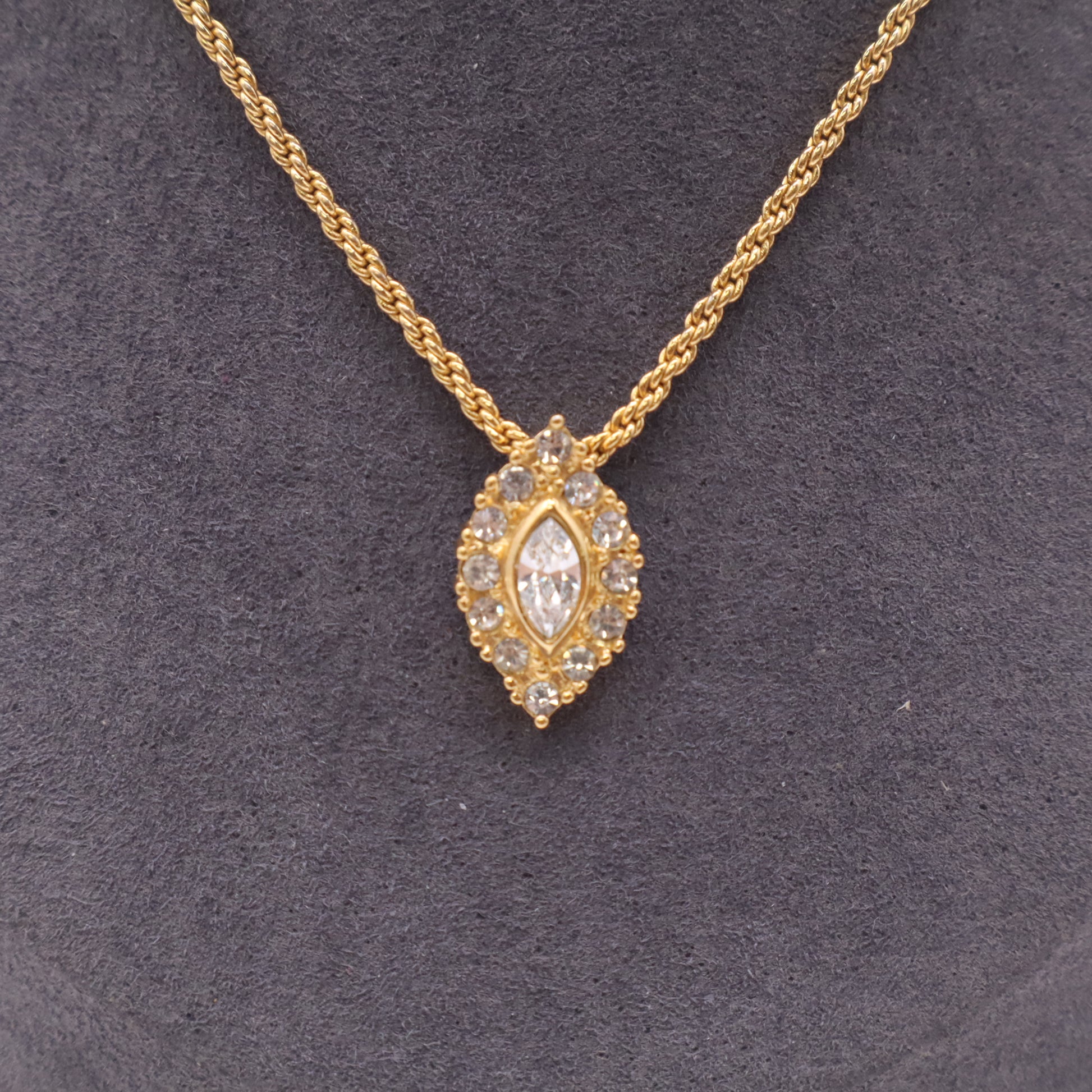 Christian Dior Vintage Gold-Tone Marquise Rhinestone Halo Rope Chain Necklace twins LDJ4989