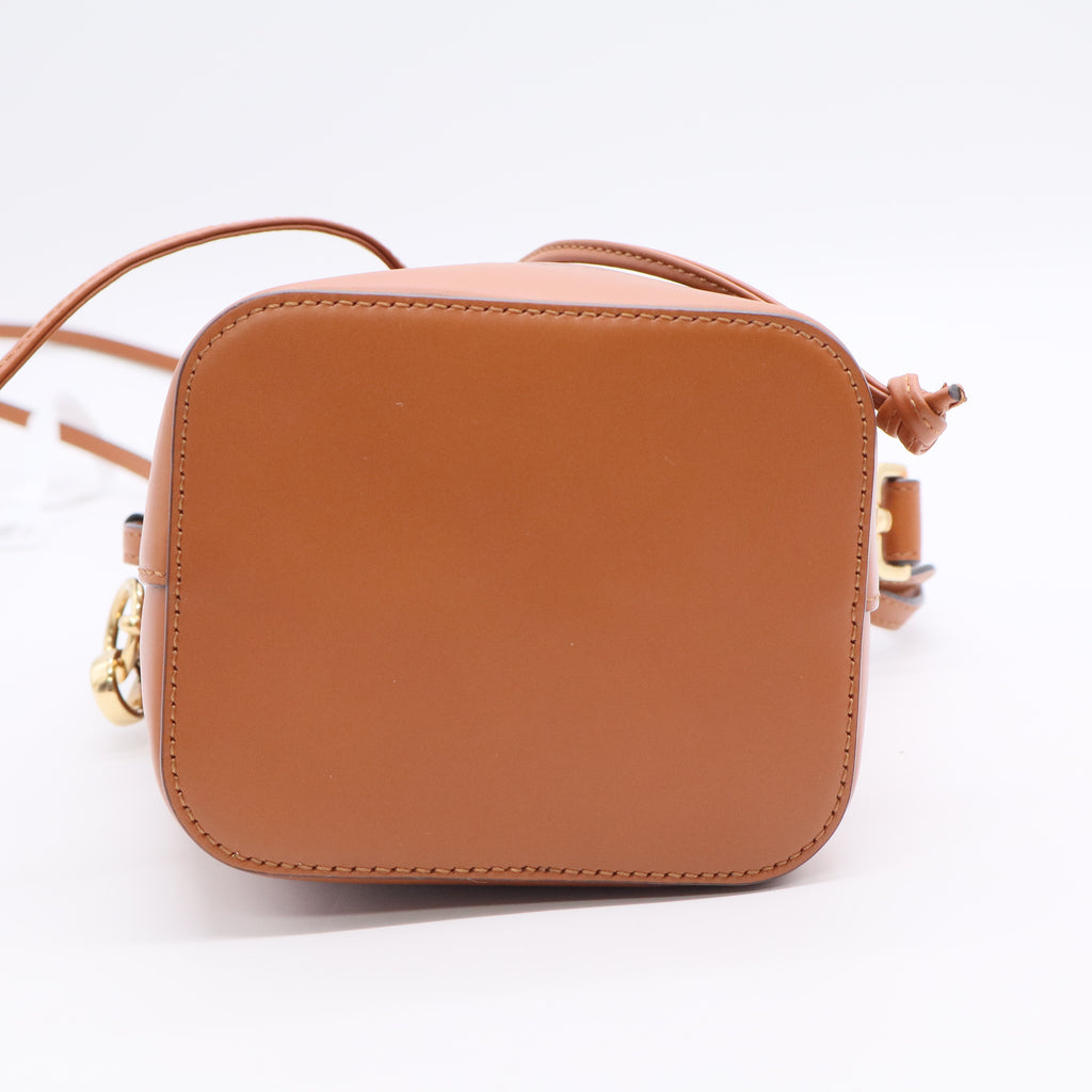 Fendi Vitello Fluffy Grace F is Fendi Logo Embossed Mini Mon Tresor Bucket Bag Rosa Quarzo Black Twins B20335