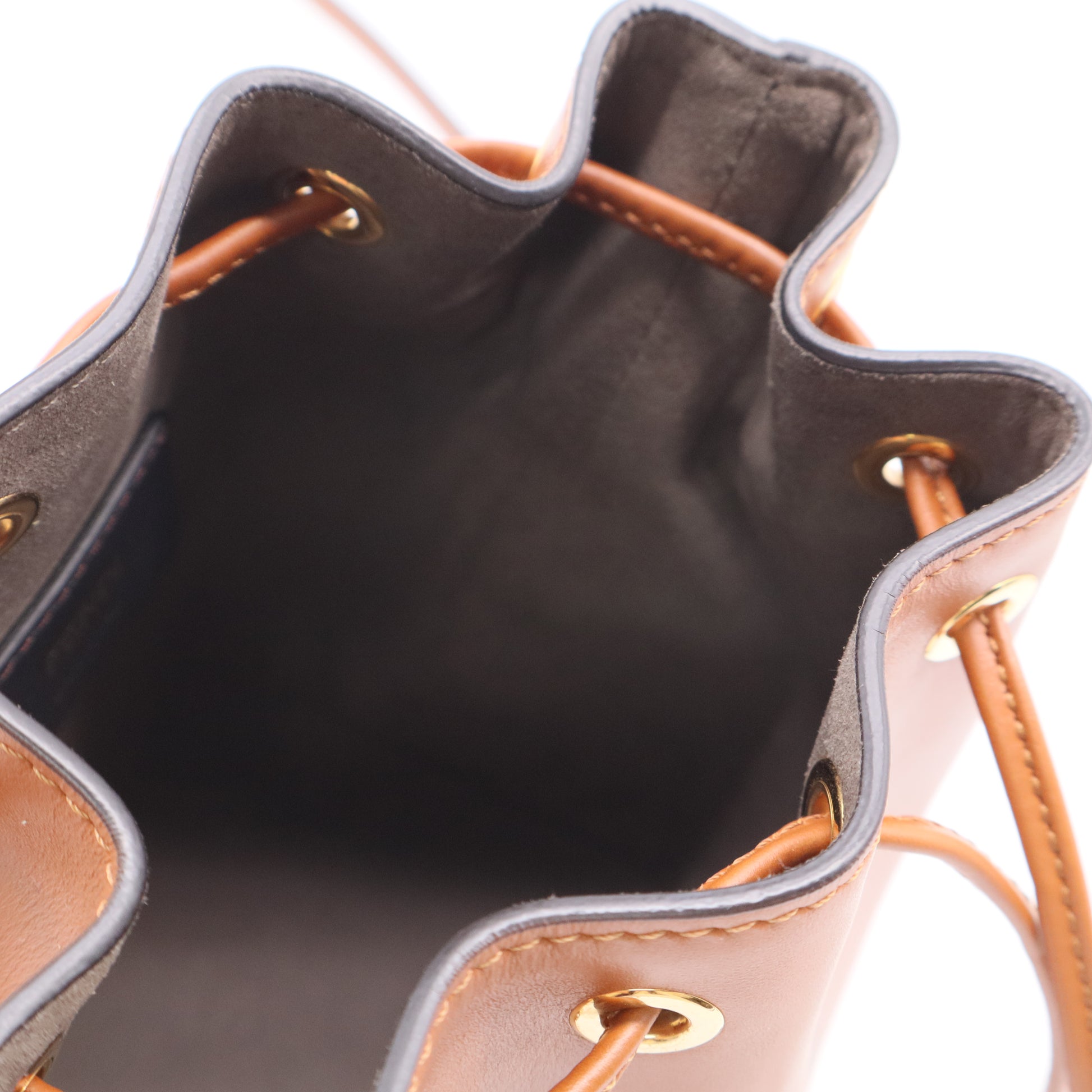 Fendi Vitello Fluffy Grace F is Fendi Logo Embossed Mini Mon Tresor Bucket Bag Rosa Quarzo Black Twins B20335