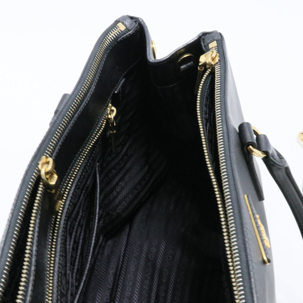 Saffiano Medium Galleria Double Zip Tote Black
