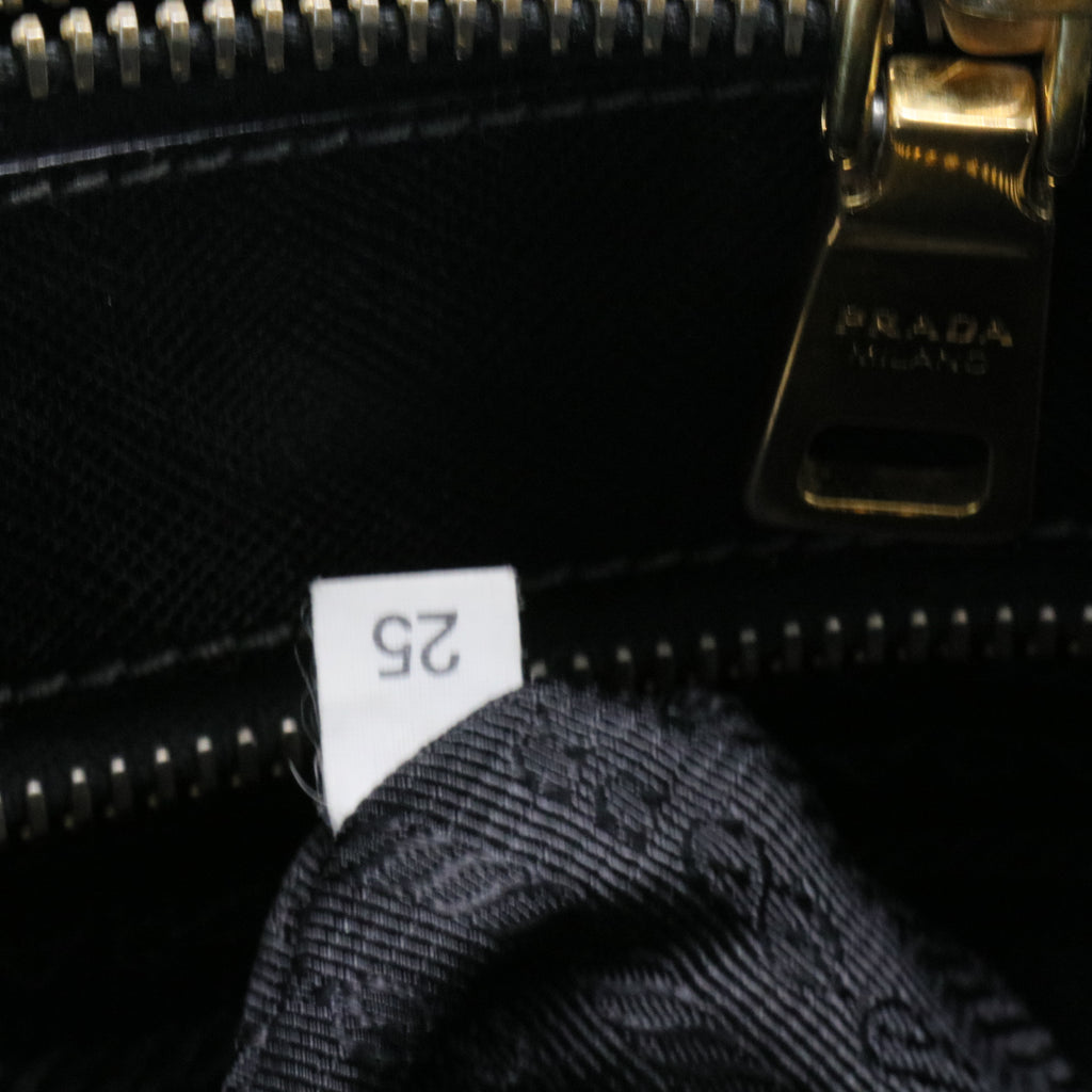 Saffiano Medium Galleria Double Zip Tote Black