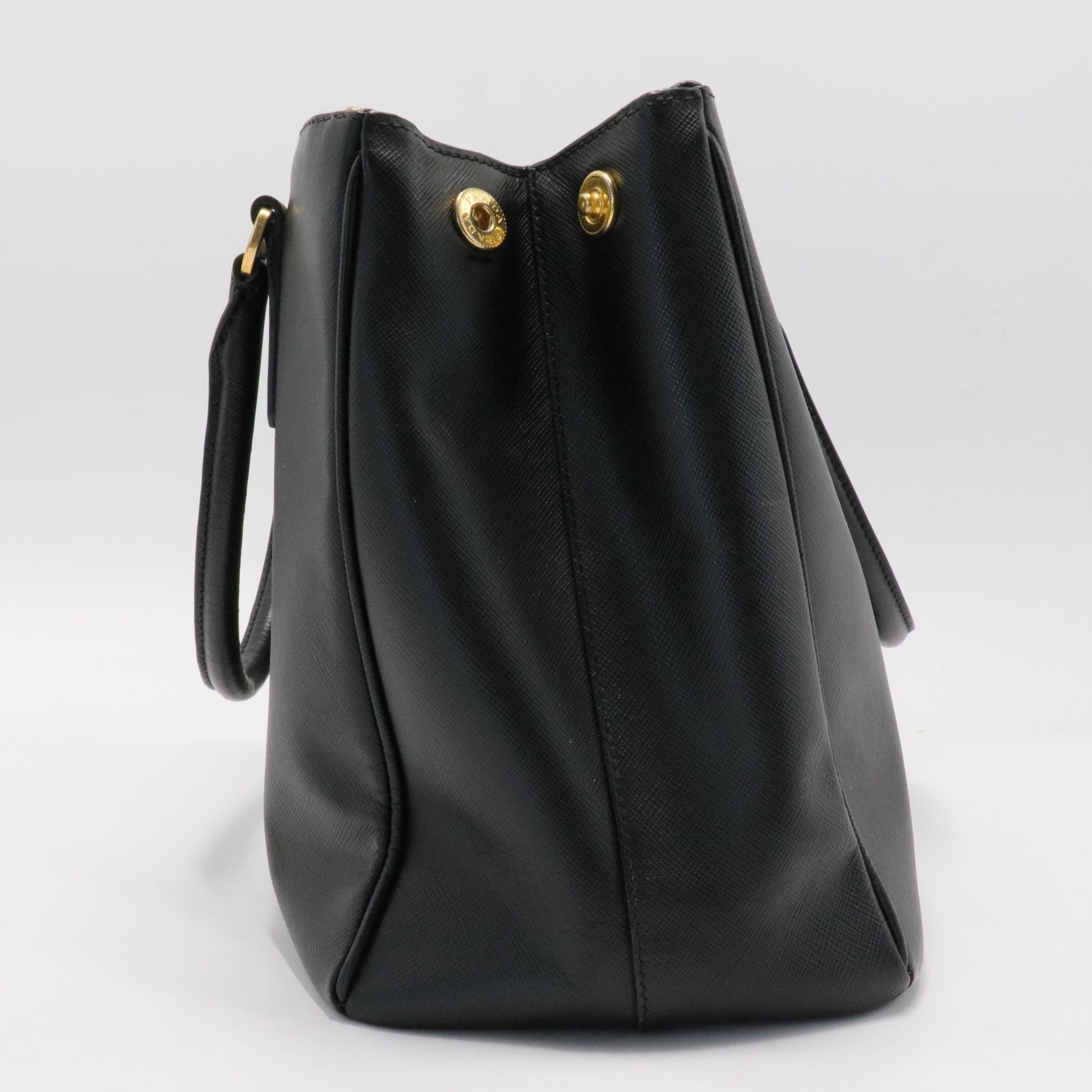 Saffiano Medium Galleria Double Zip Tote Black