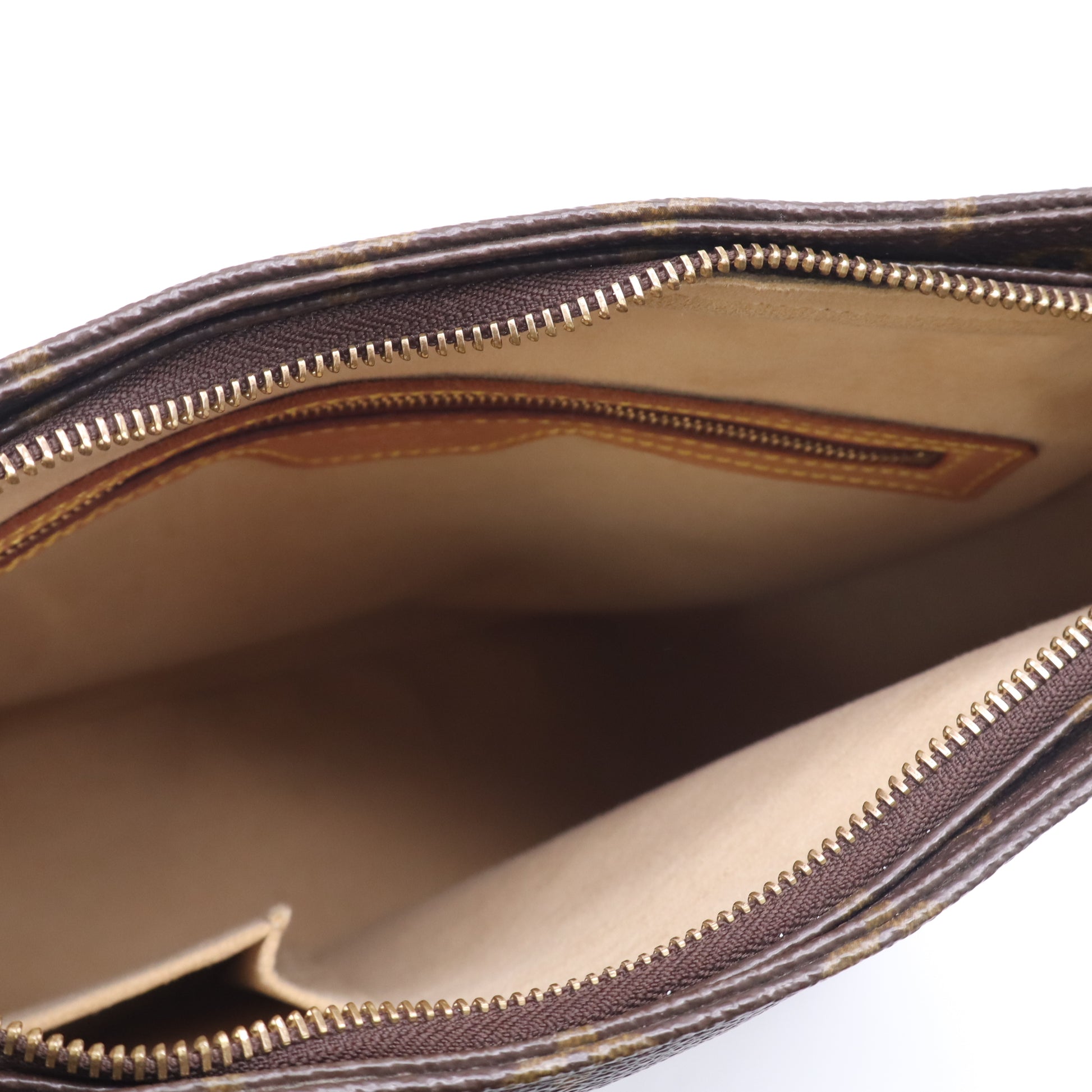Louis Vuitton Monogram Looping GM B24008