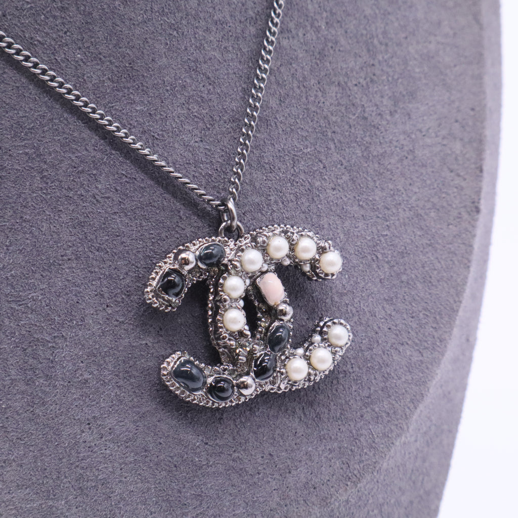 CC Logo Black Bead Faux Pearl Necklace