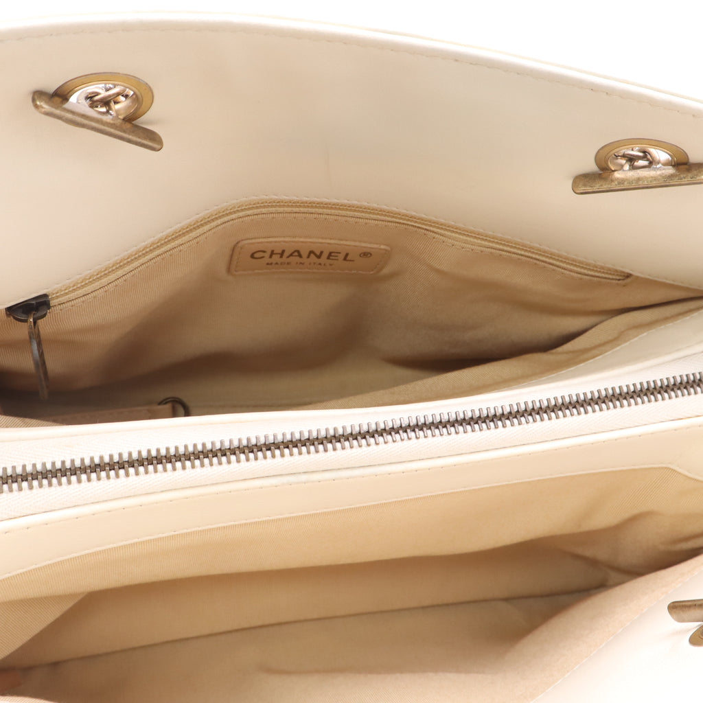 Timeless CC Shopping Tote Lambskin Medium Twins LDJ5014