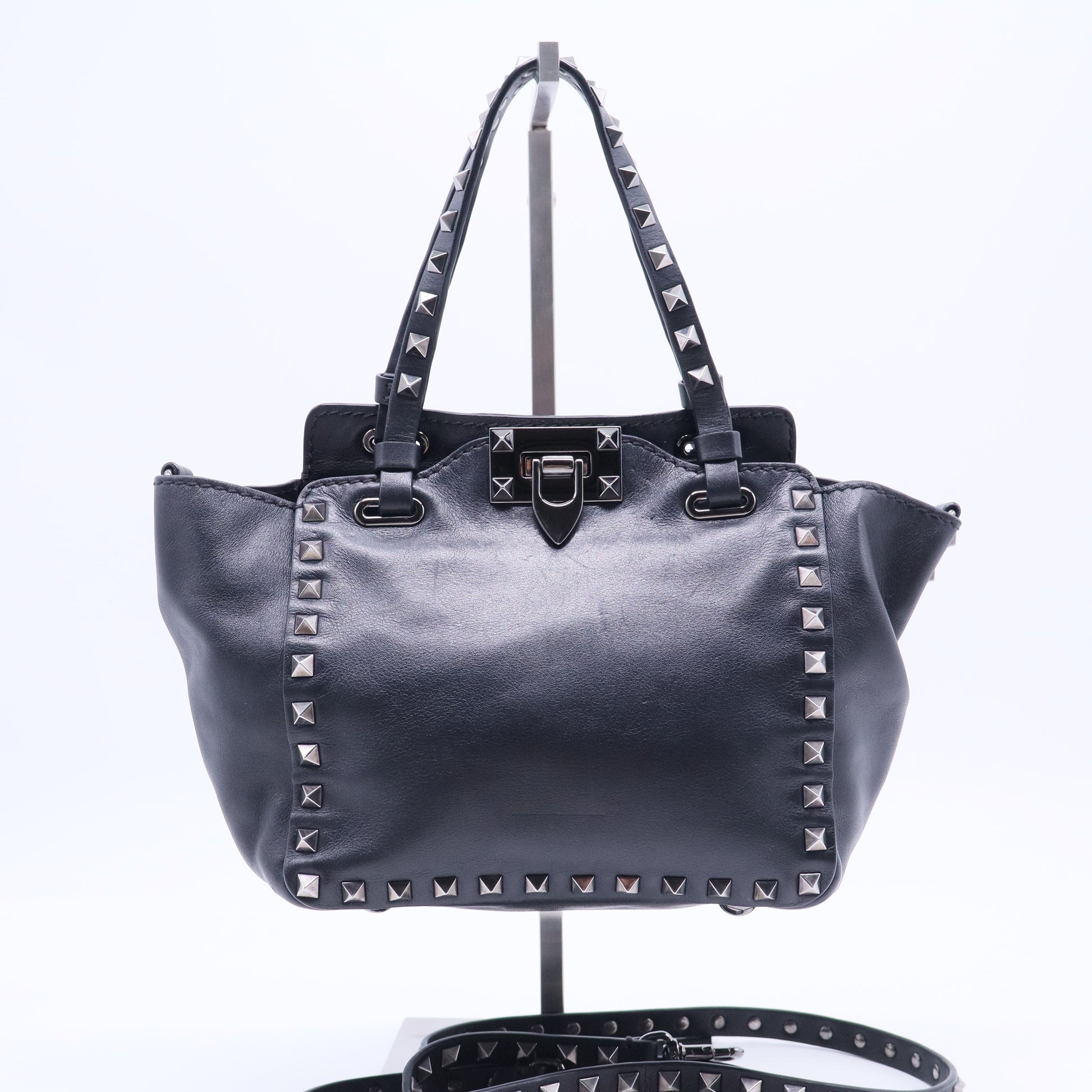 Rockstud leather crossbody bag B20180