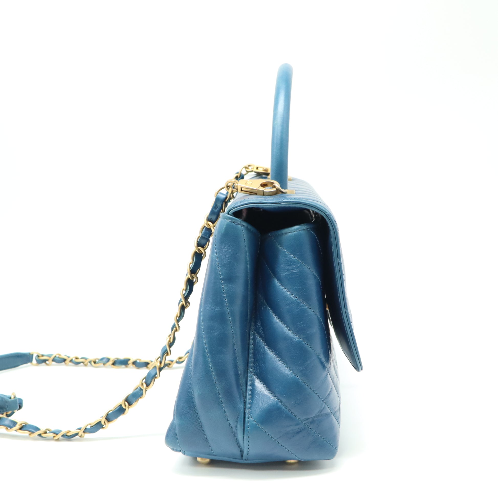 Chanel Chevron Coco Handle Flap Bag LDZ0080