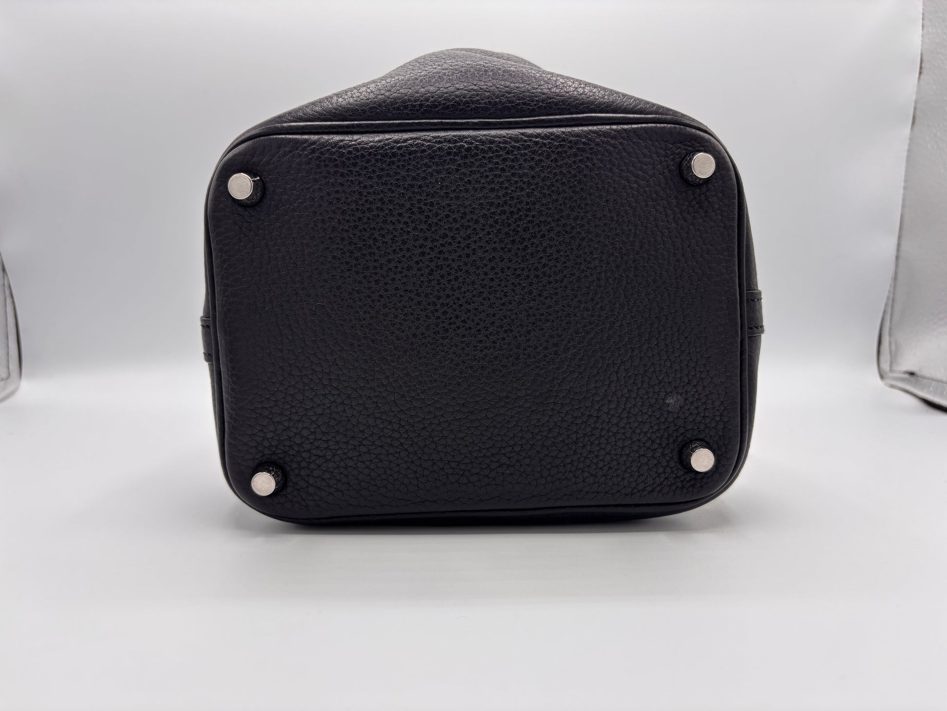 Picotin Lock 18 Black Clemence Sliver Hardware
