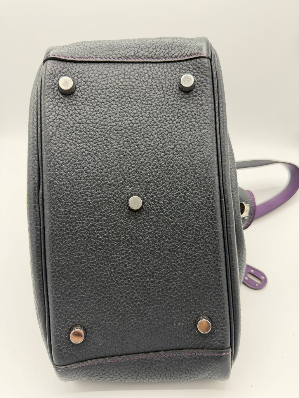 Lindy 26 shoulder bag in black Taurillon Clemence leather