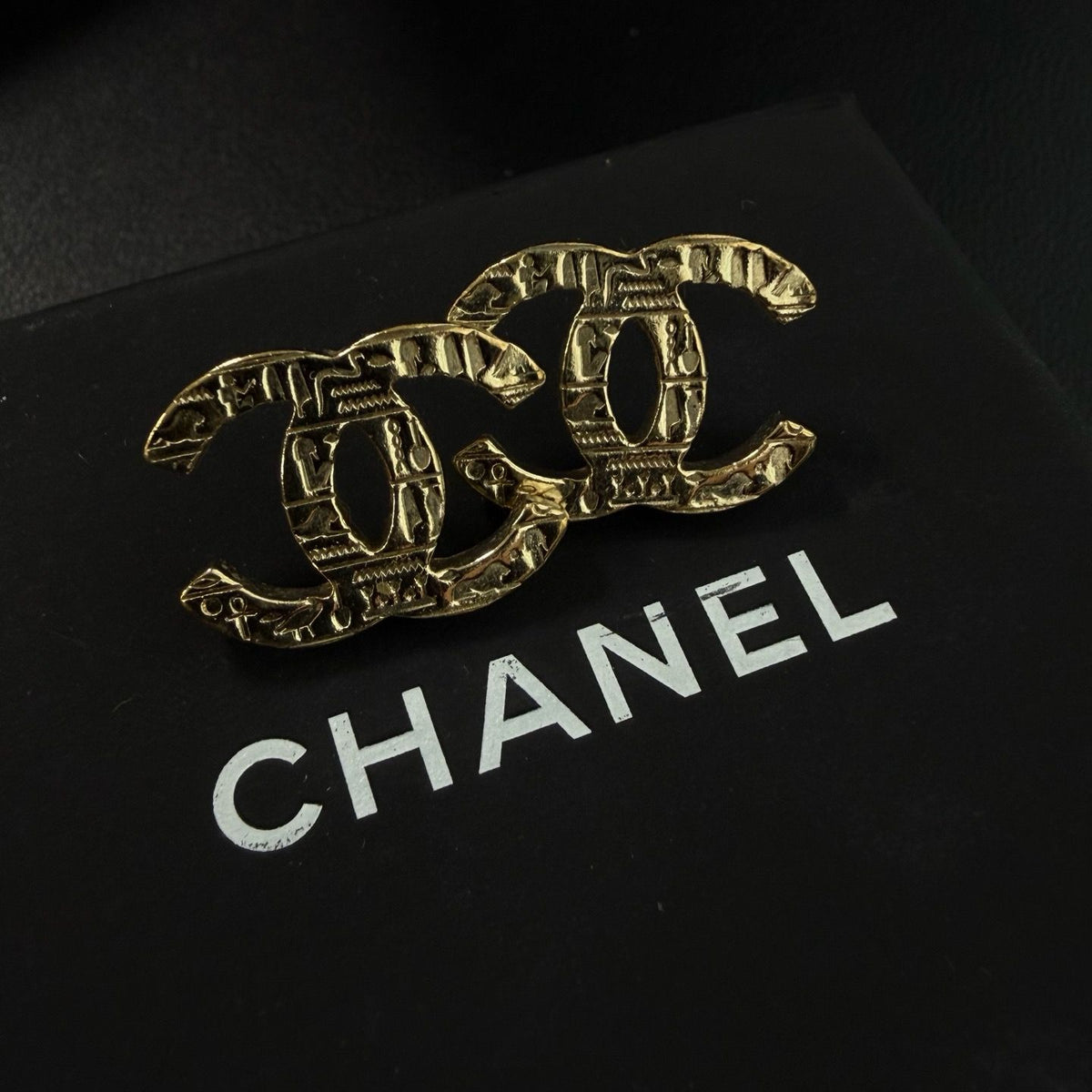 Chanel CC Adorned Gilt Brooch twins LDZ1425