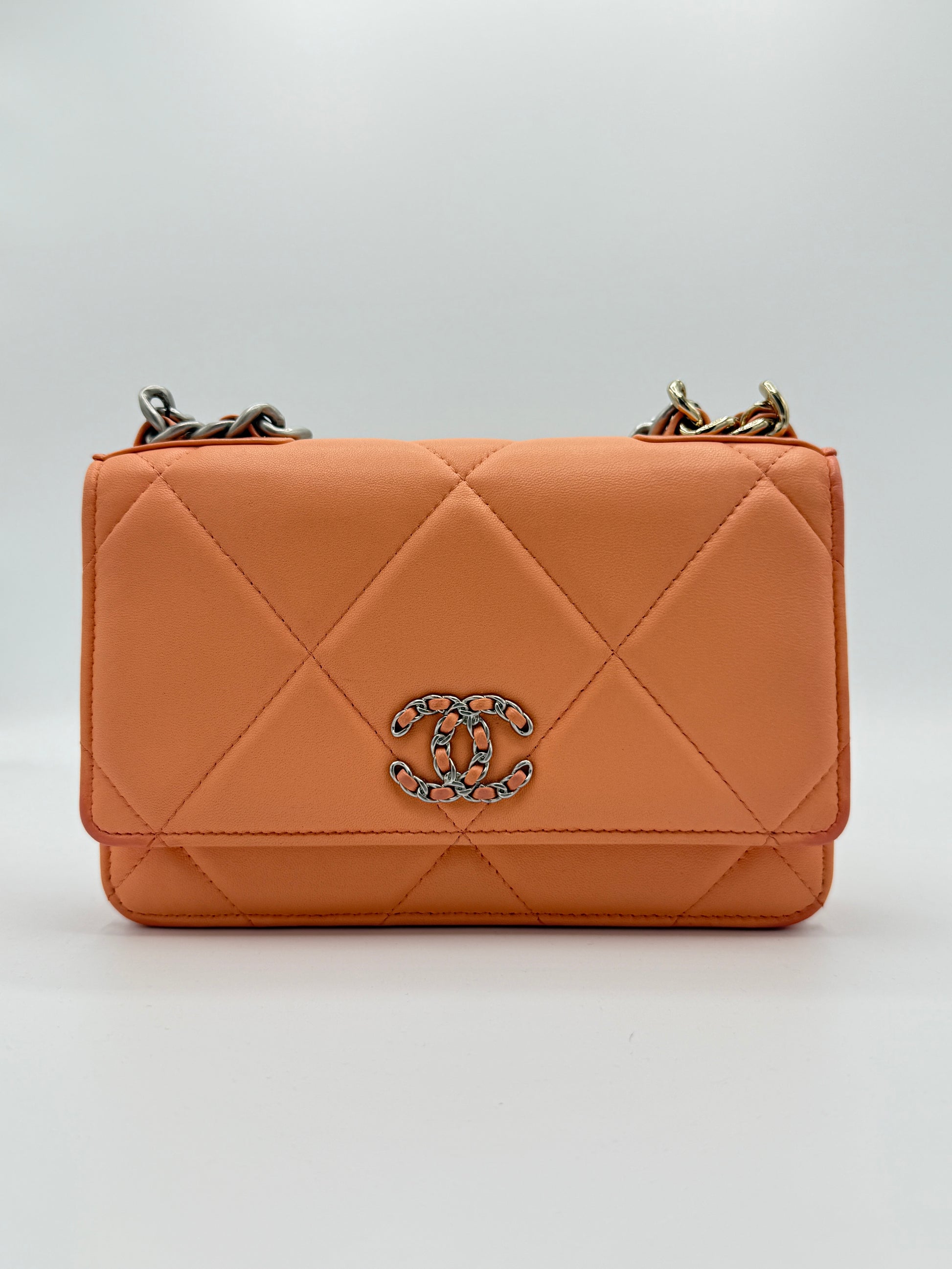 19 Wallet on Chain Quilted Lambskin