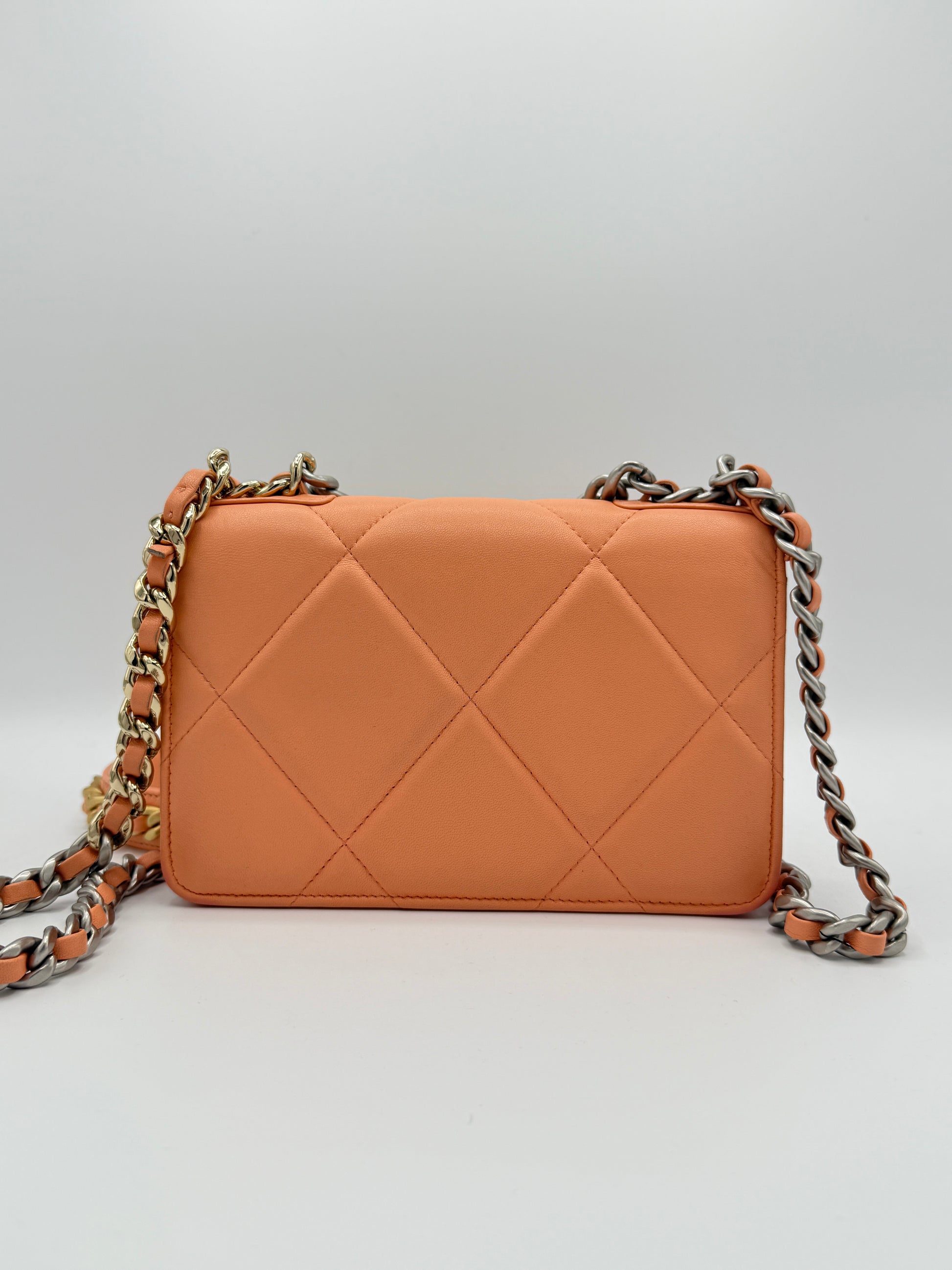 19 Wallet on Chain Quilted Lambskin