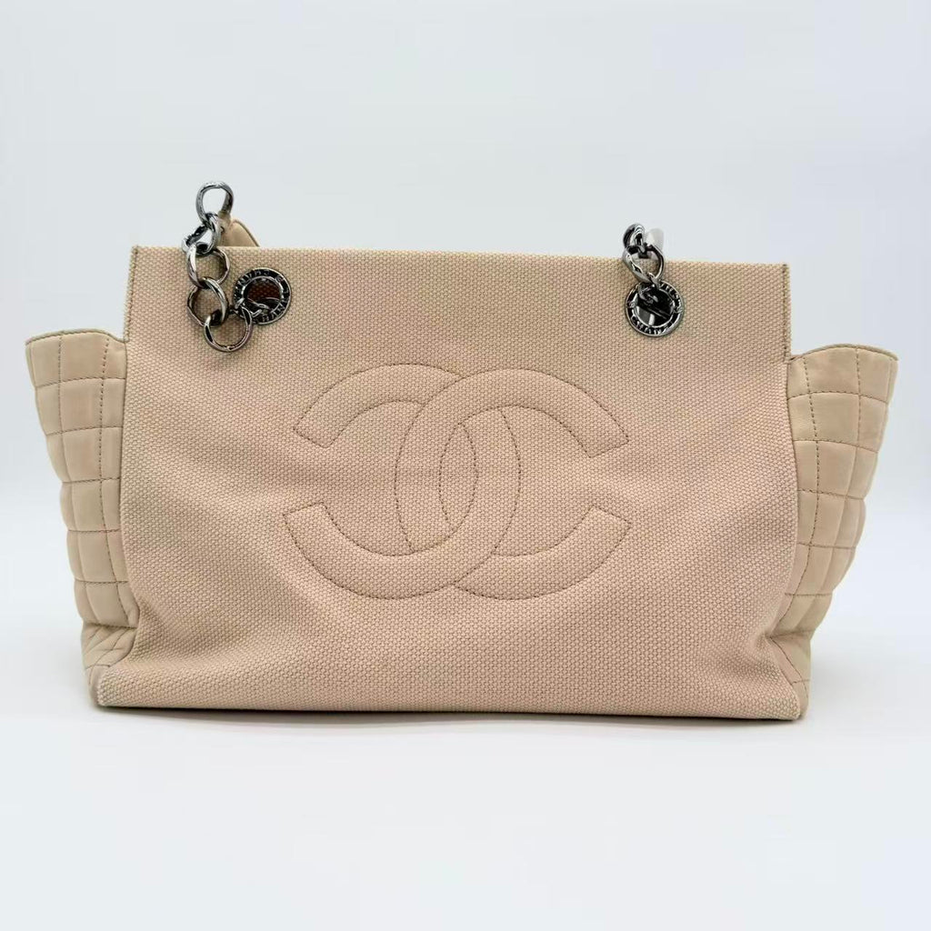 Coco Mark Chain Shoulder Tote bag in a beige