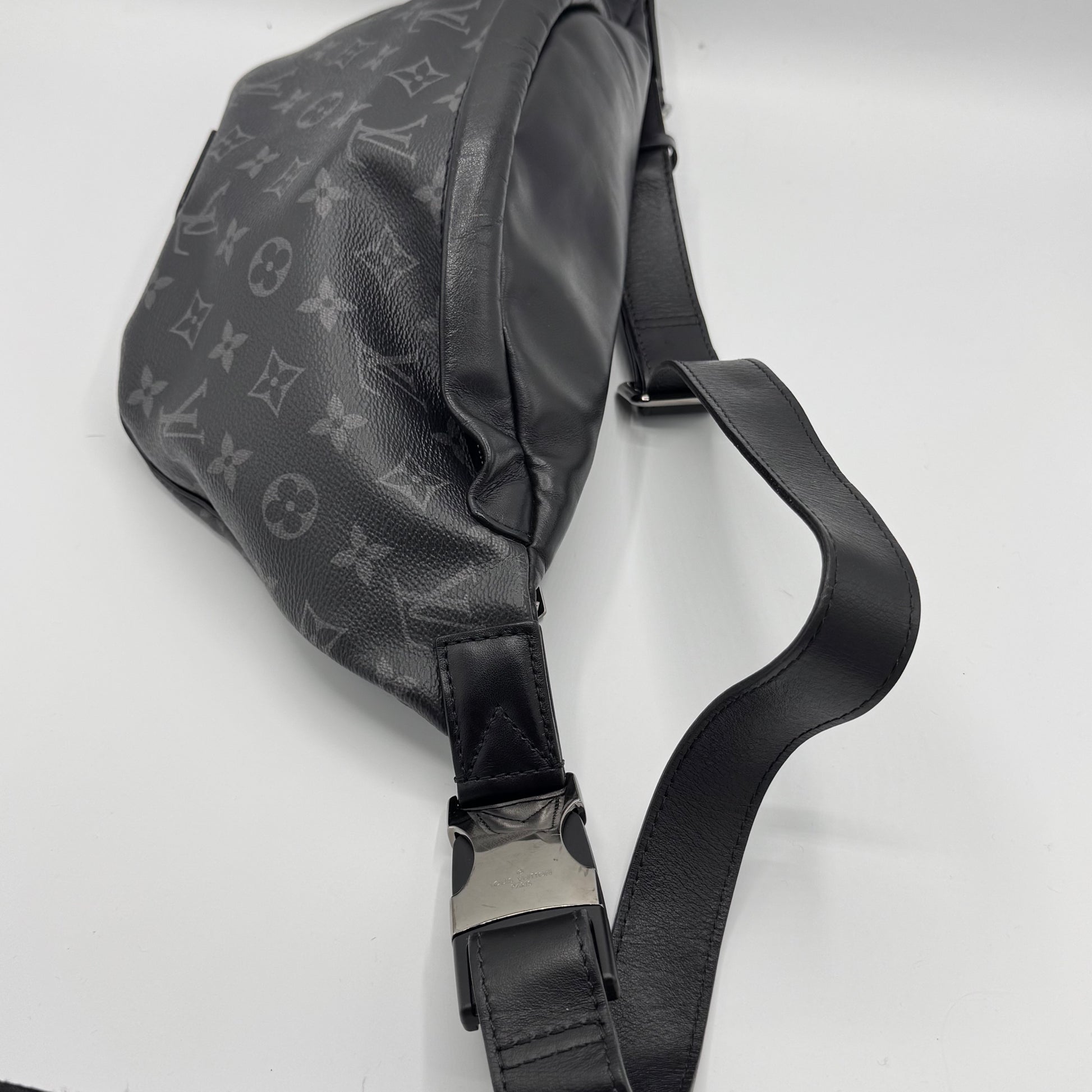 Louis Vuitton Discovery Bumbag Monogram Eclipse Canvas