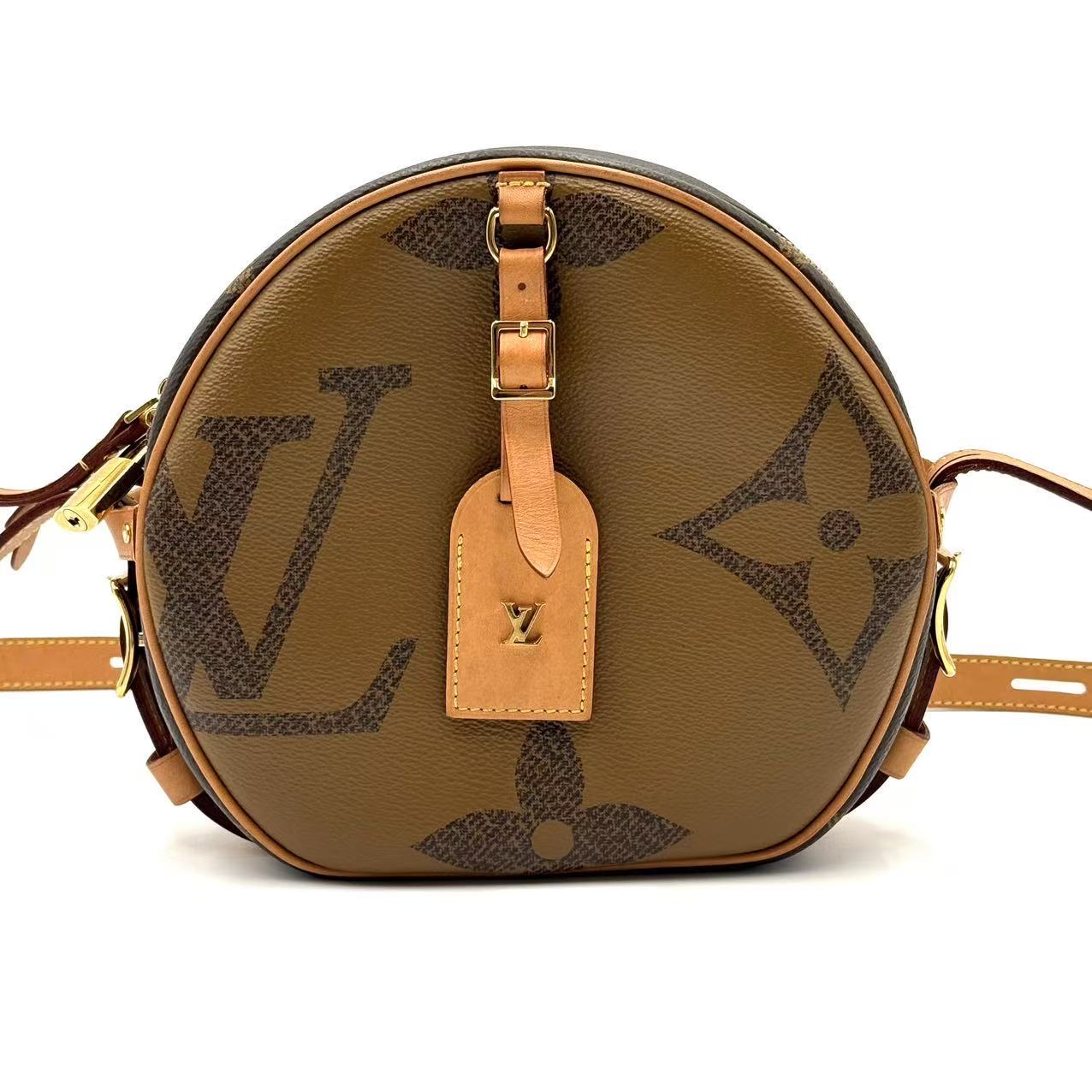 Reverse Monogram Giant Boite Chapeau Souple