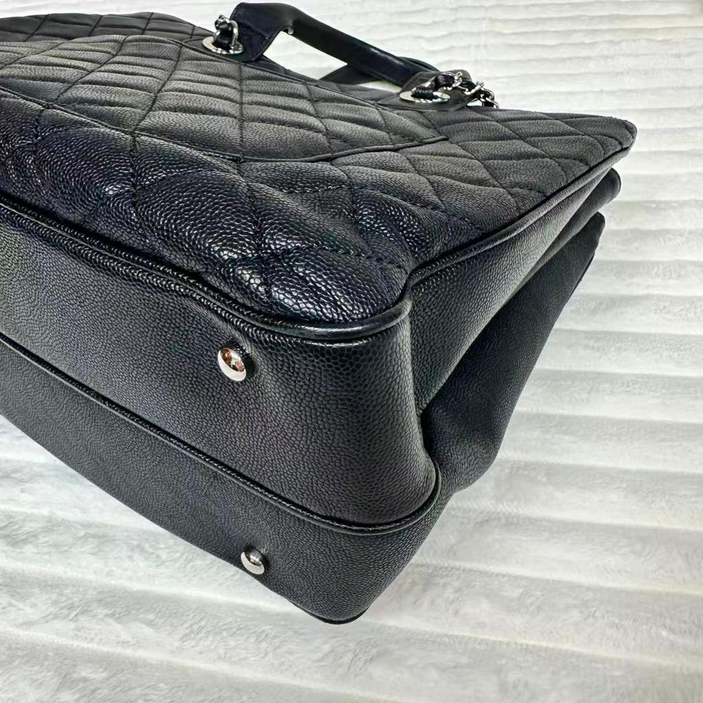 Urban Companion Top Handle Shopping Tote Quilted Caviar Large