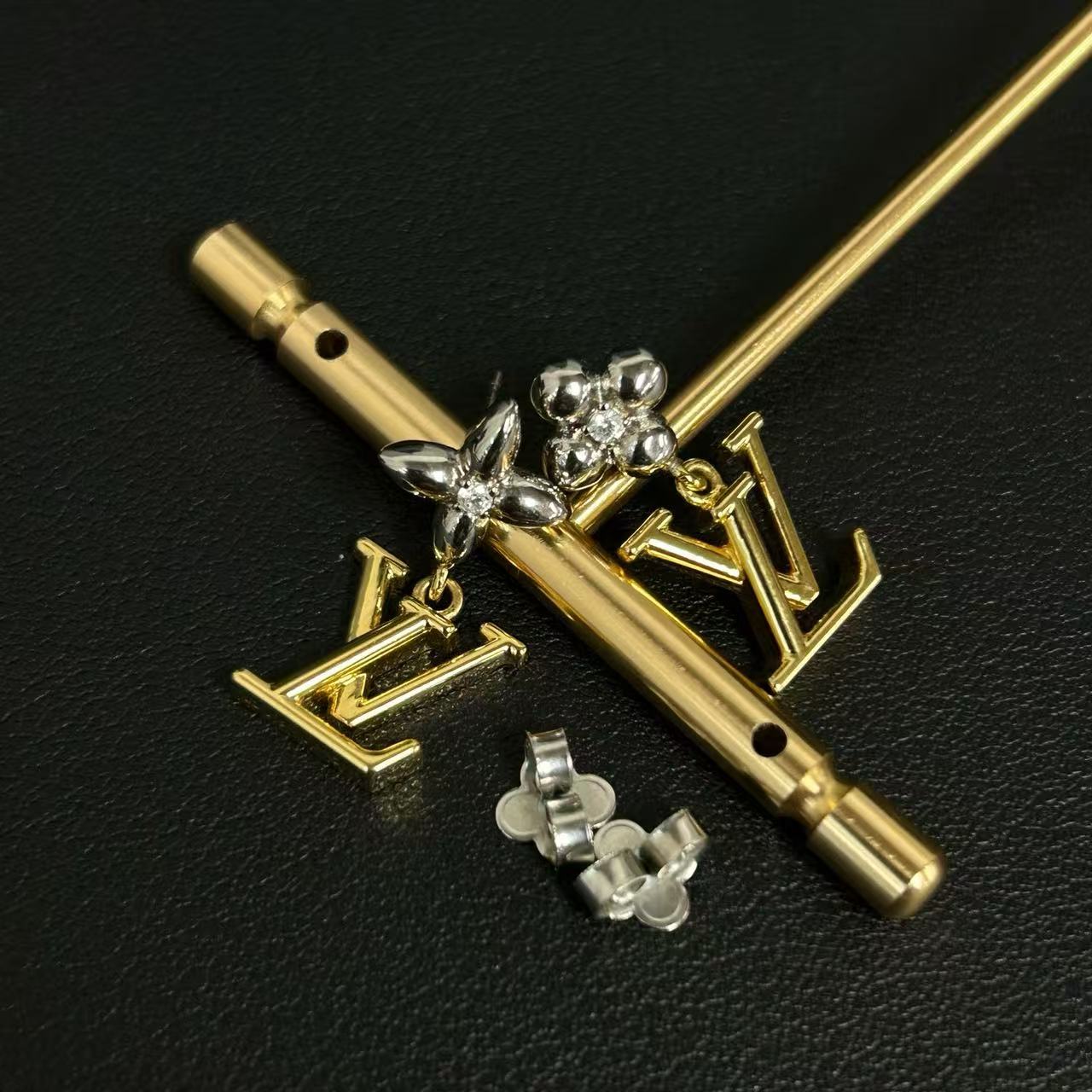 Metal Crystal LV Iconic Flower Earrings Gold Silver twins LDJ3891