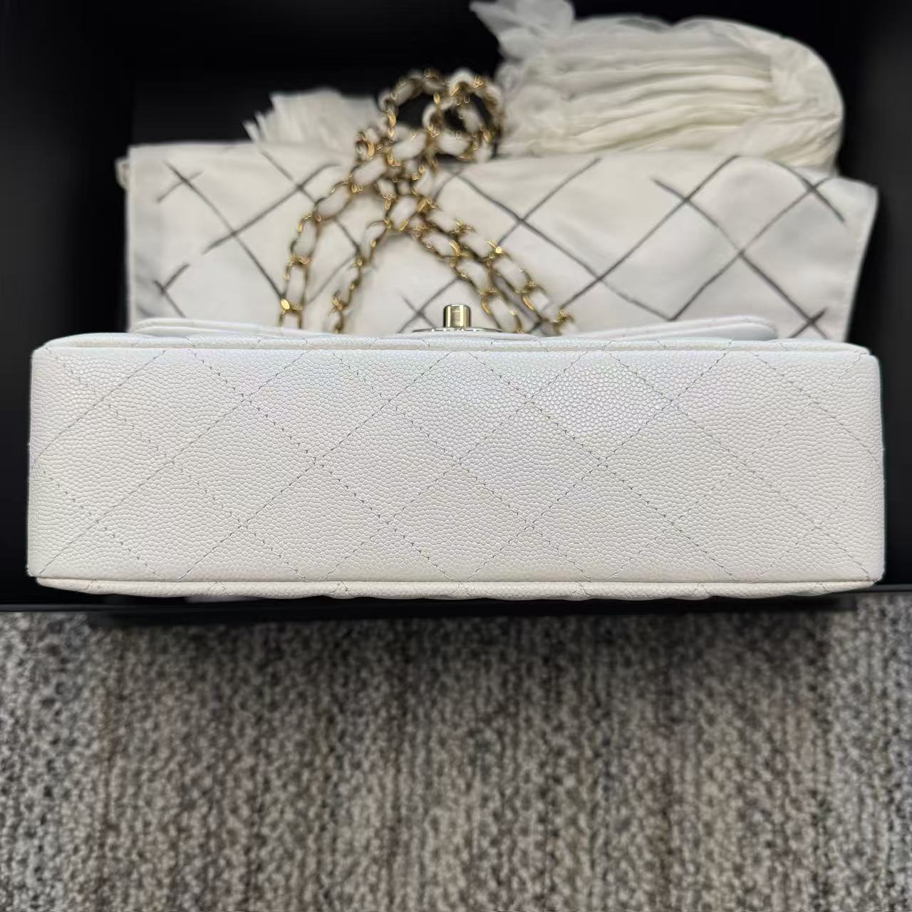 Classic double flap small caviar microchip