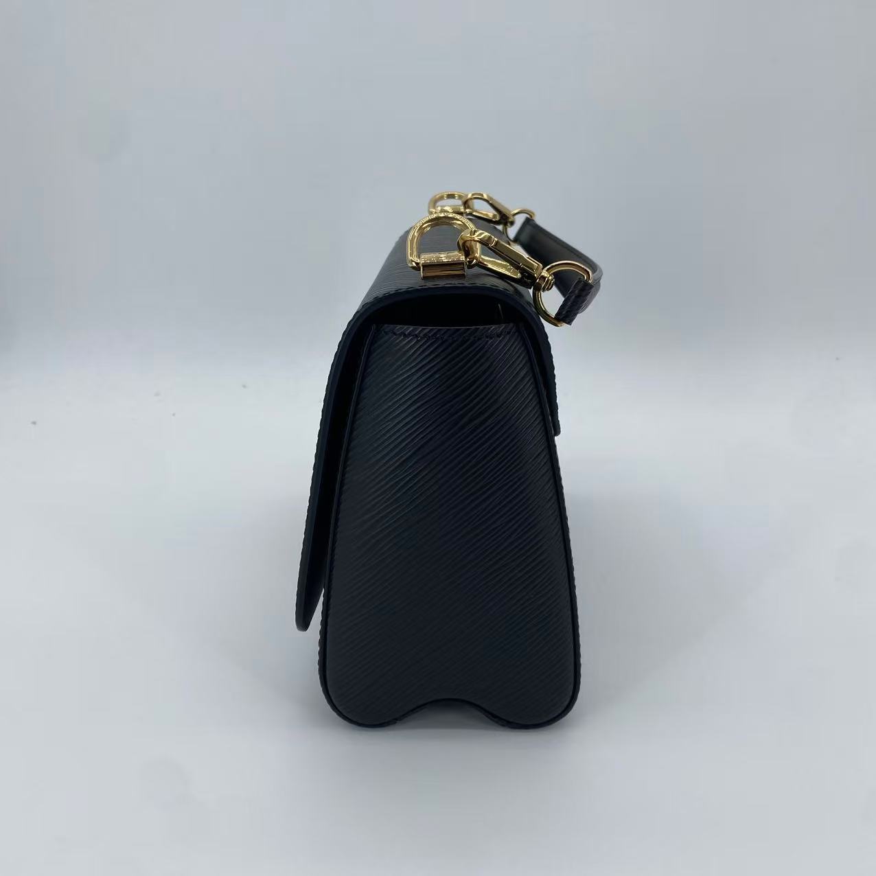 Twist MM Chain Bag