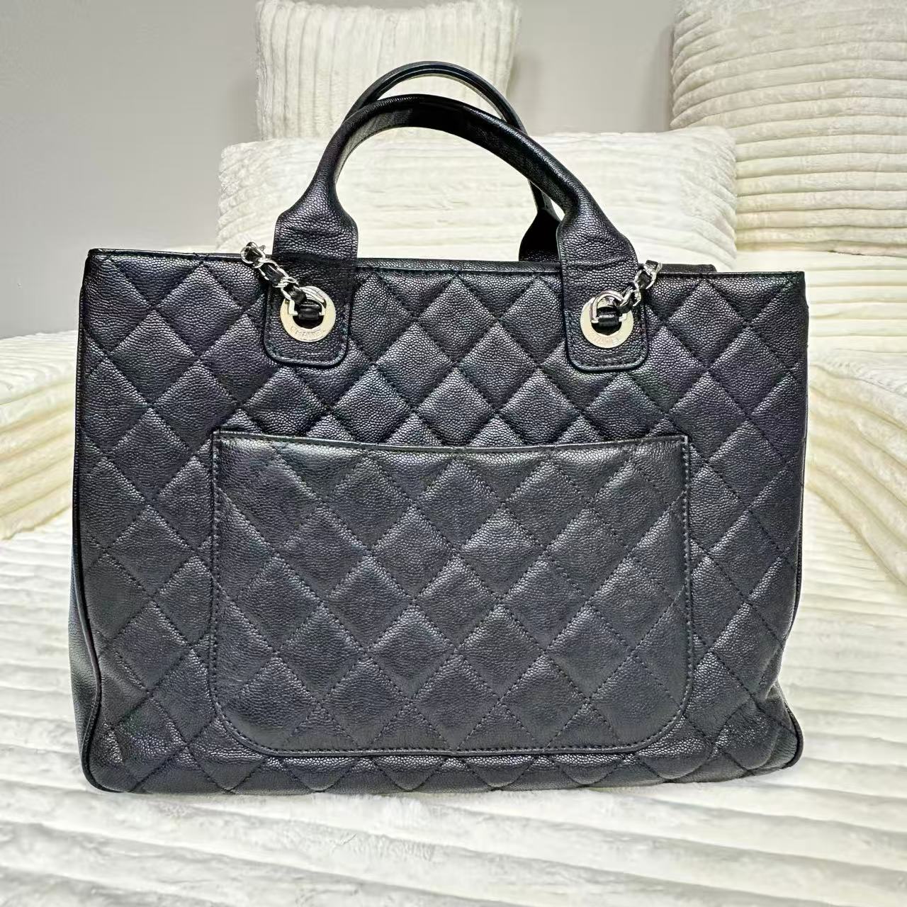 Urban Companion Top Handle Shopping Tote Quilted Caviar Large