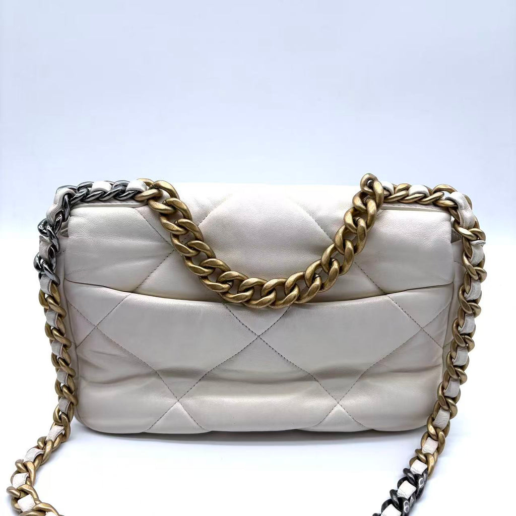 19 Flap Bag Quilted Leather Medium