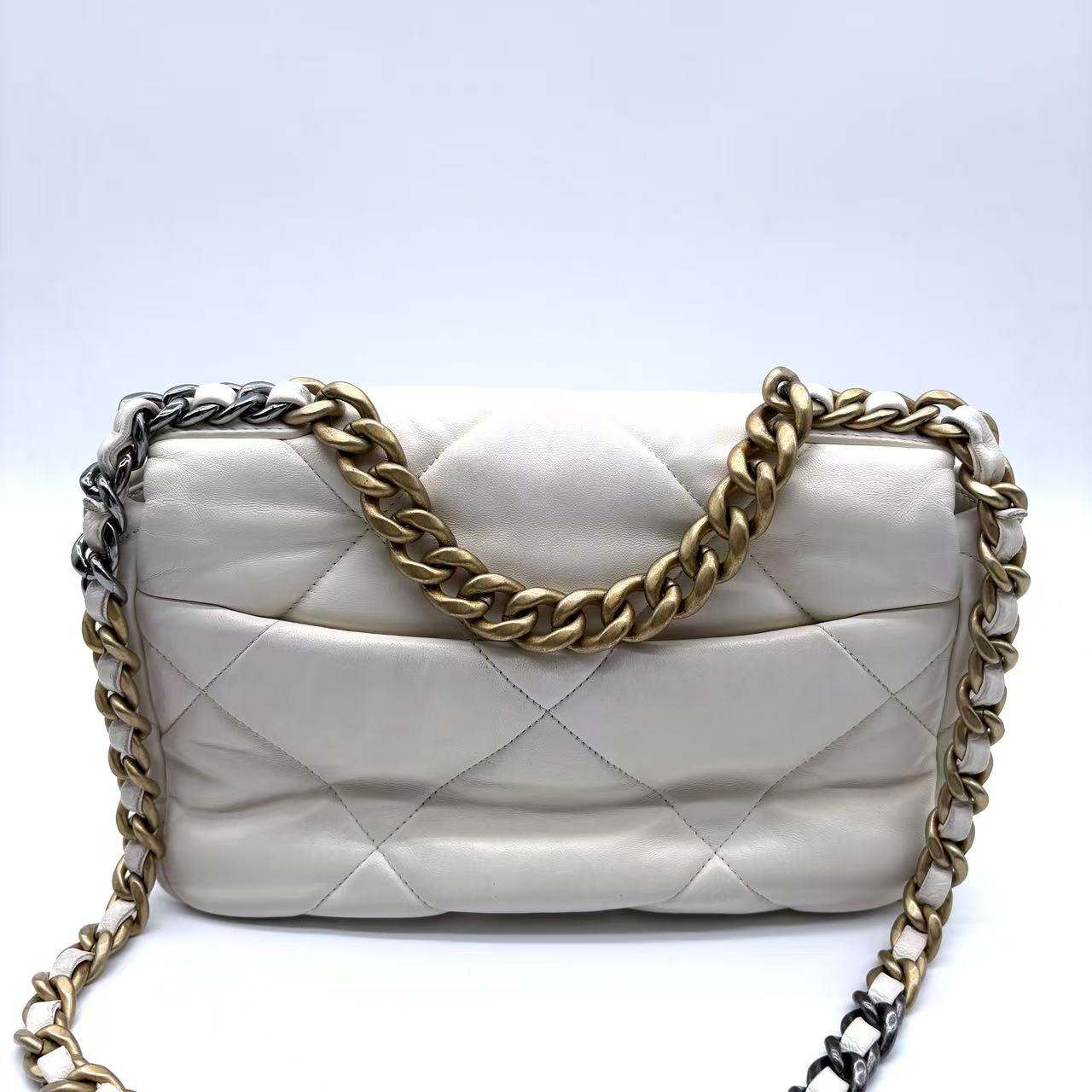 19 Flap Bag Quilted Leather Medium