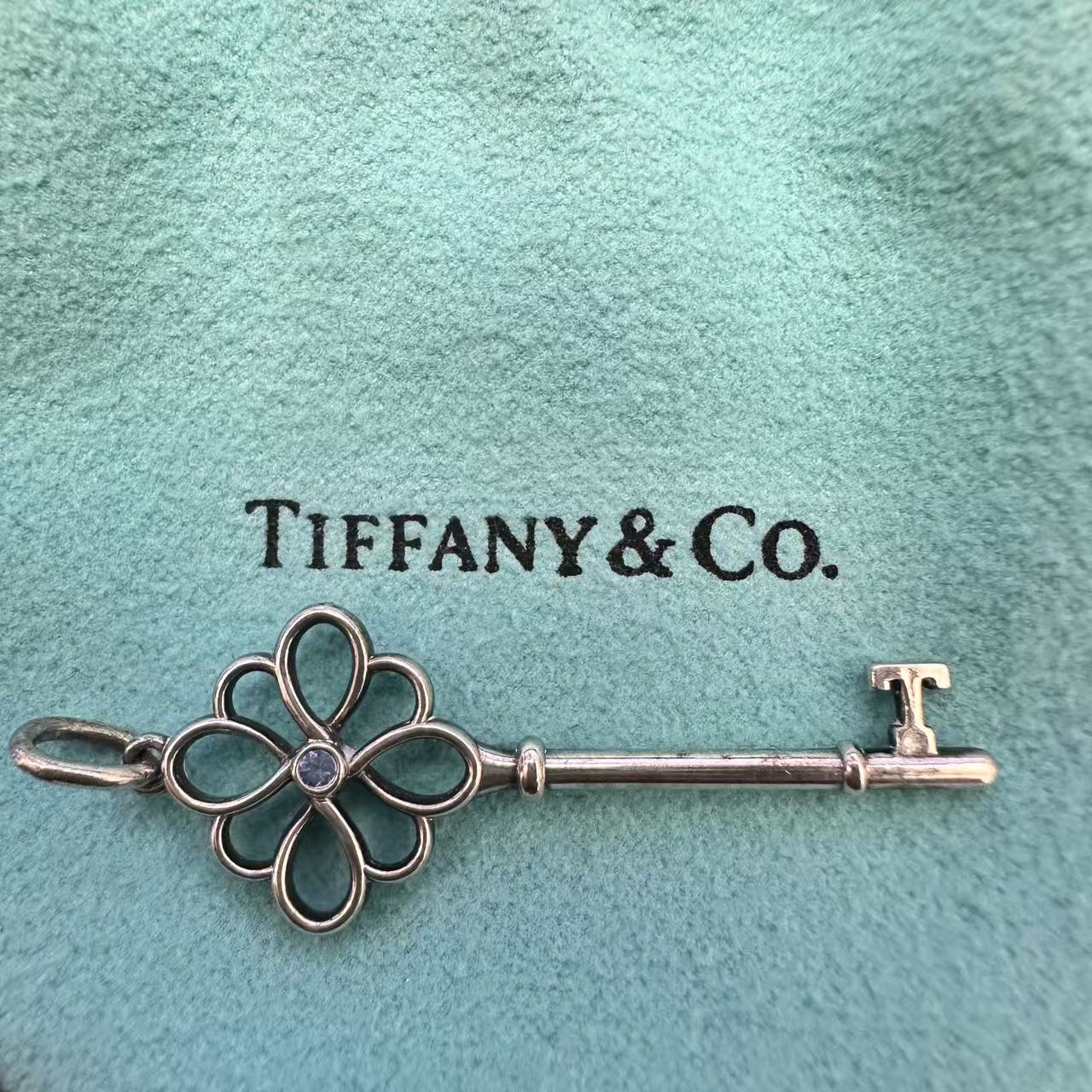 Knot Key Sapphire Necklace Silver