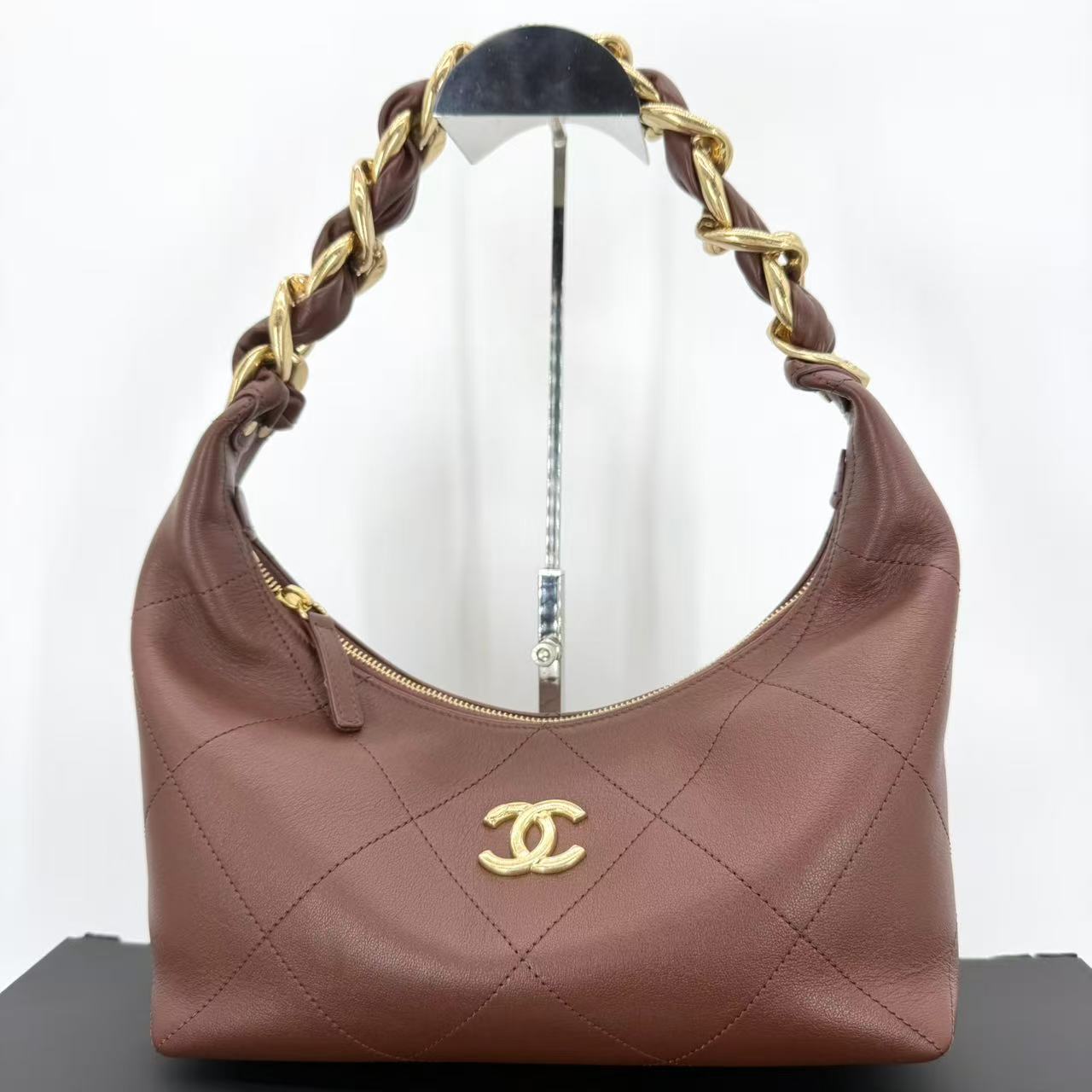 Hobo Handbag in red shiny calfskin with gold-tone metal hardware