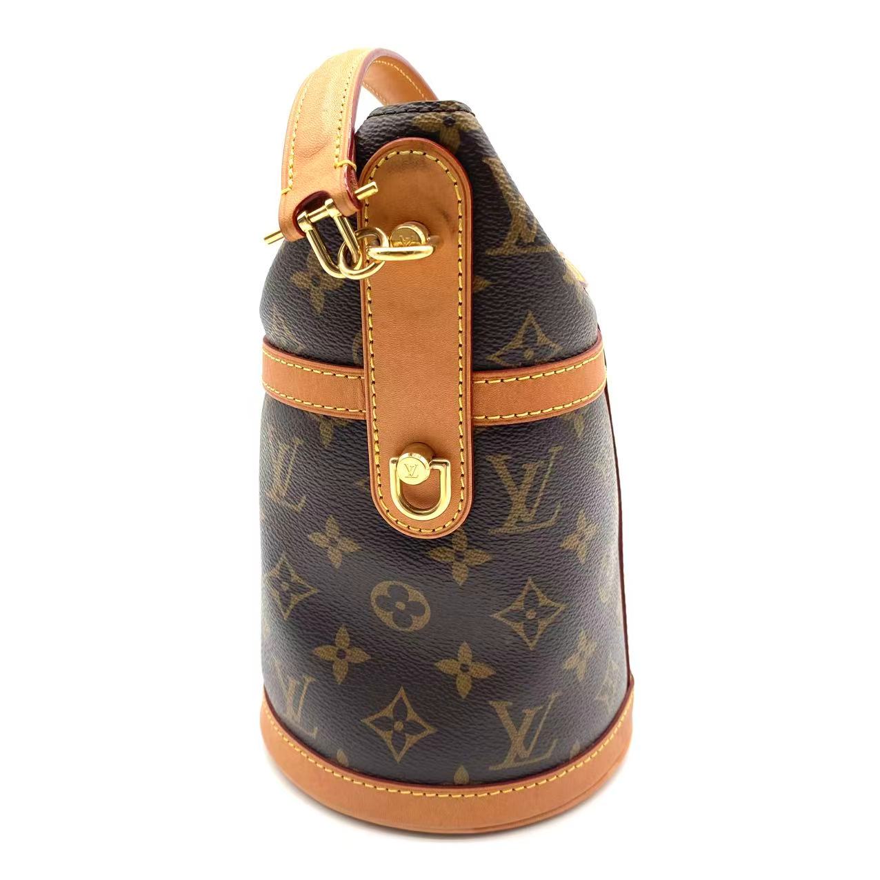 Duffle leather handbag