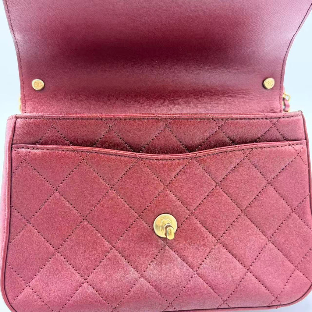 Chain Infinity Top Handle Bag