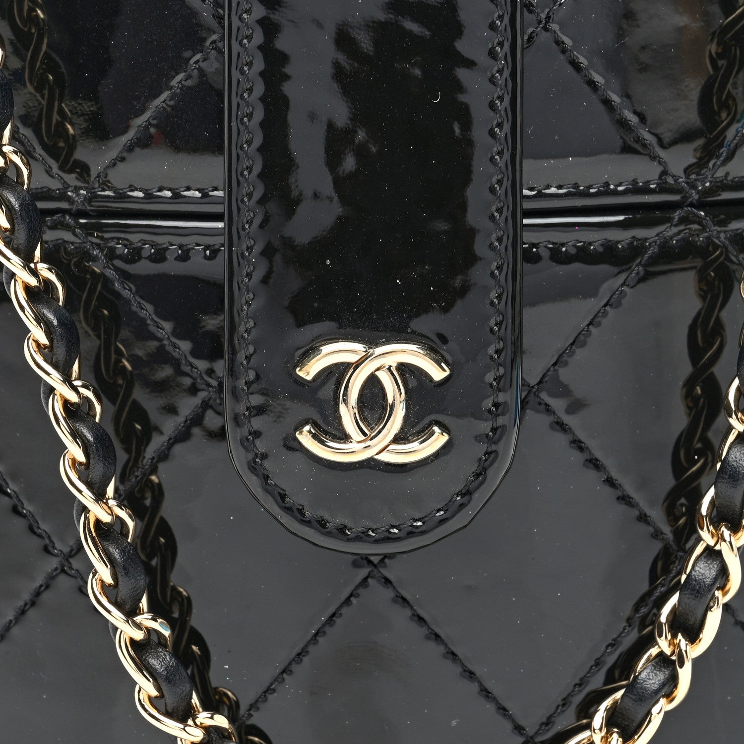 Patent Quilted Round Clutch With Chain Black - twins