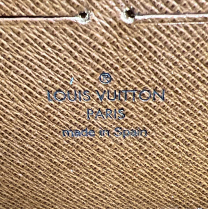 Louis Vuitton Monogram Canvas Zippy Wallet W23255
