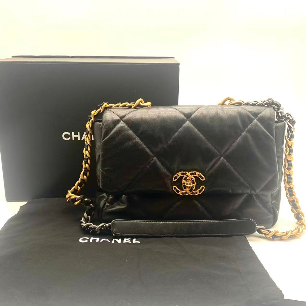 19 Flap Bag Quilted Leather Medium