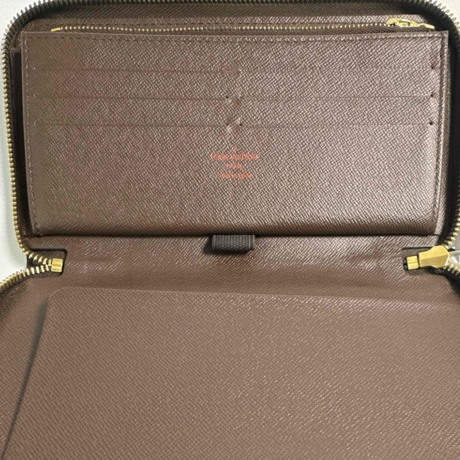 Damier Ebene Zippy Organizer Wallet W23258